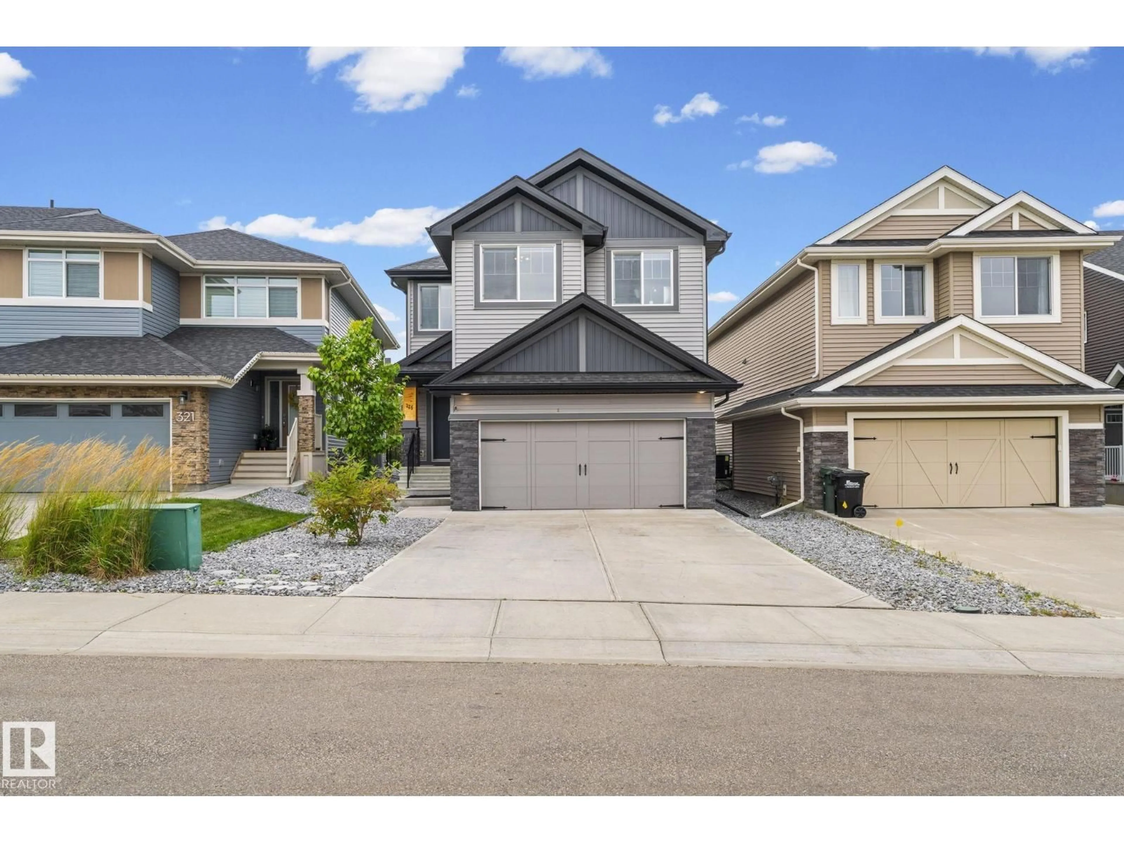 Home with vinyl exterior material, street for 325 ANNANDALE CRESCENT, Sherwood Park Alberta T8H1A6