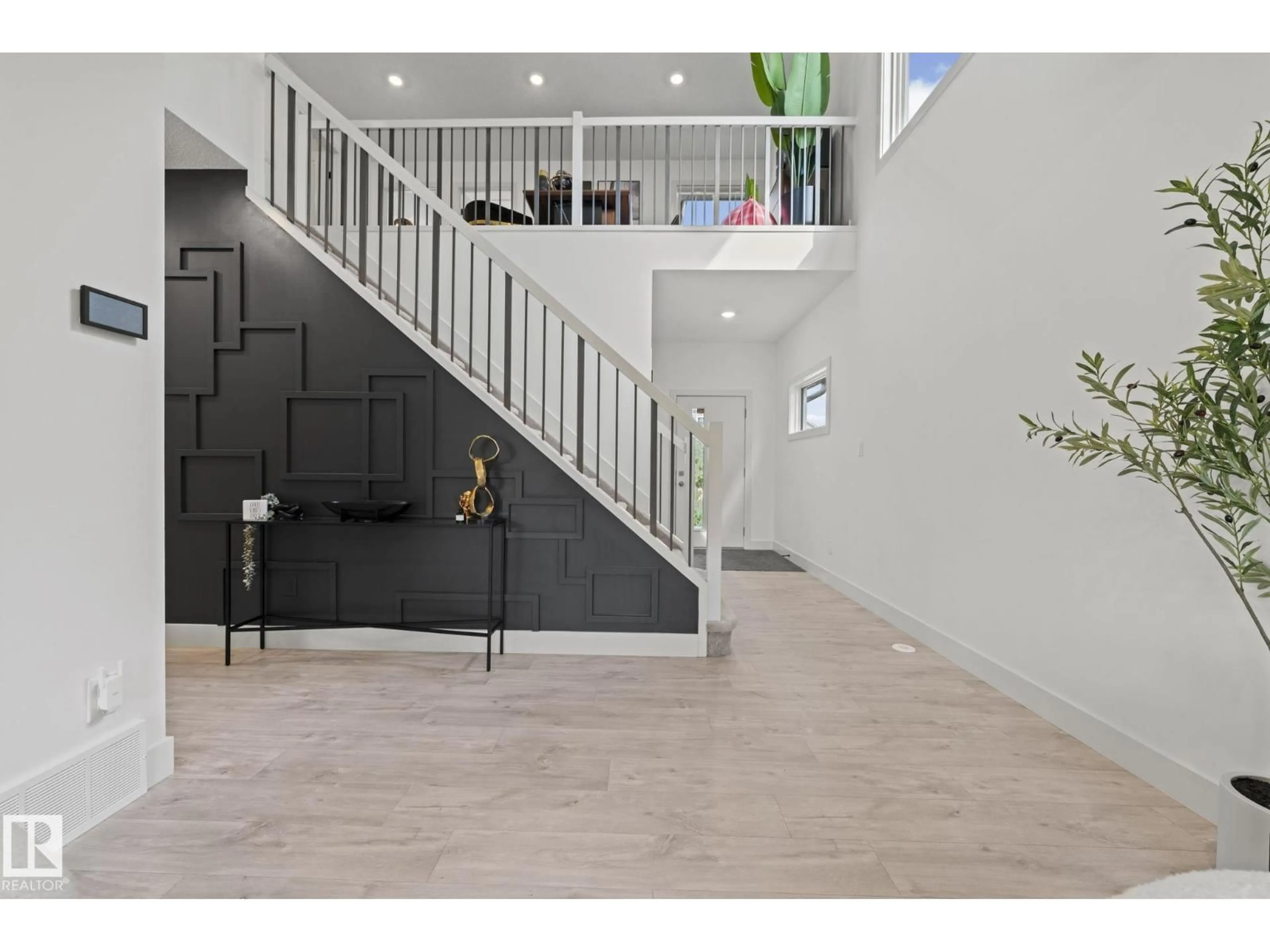Indoor foyer for 325 ANNANDALE CRESCENT, Sherwood Park Alberta T8H1A6