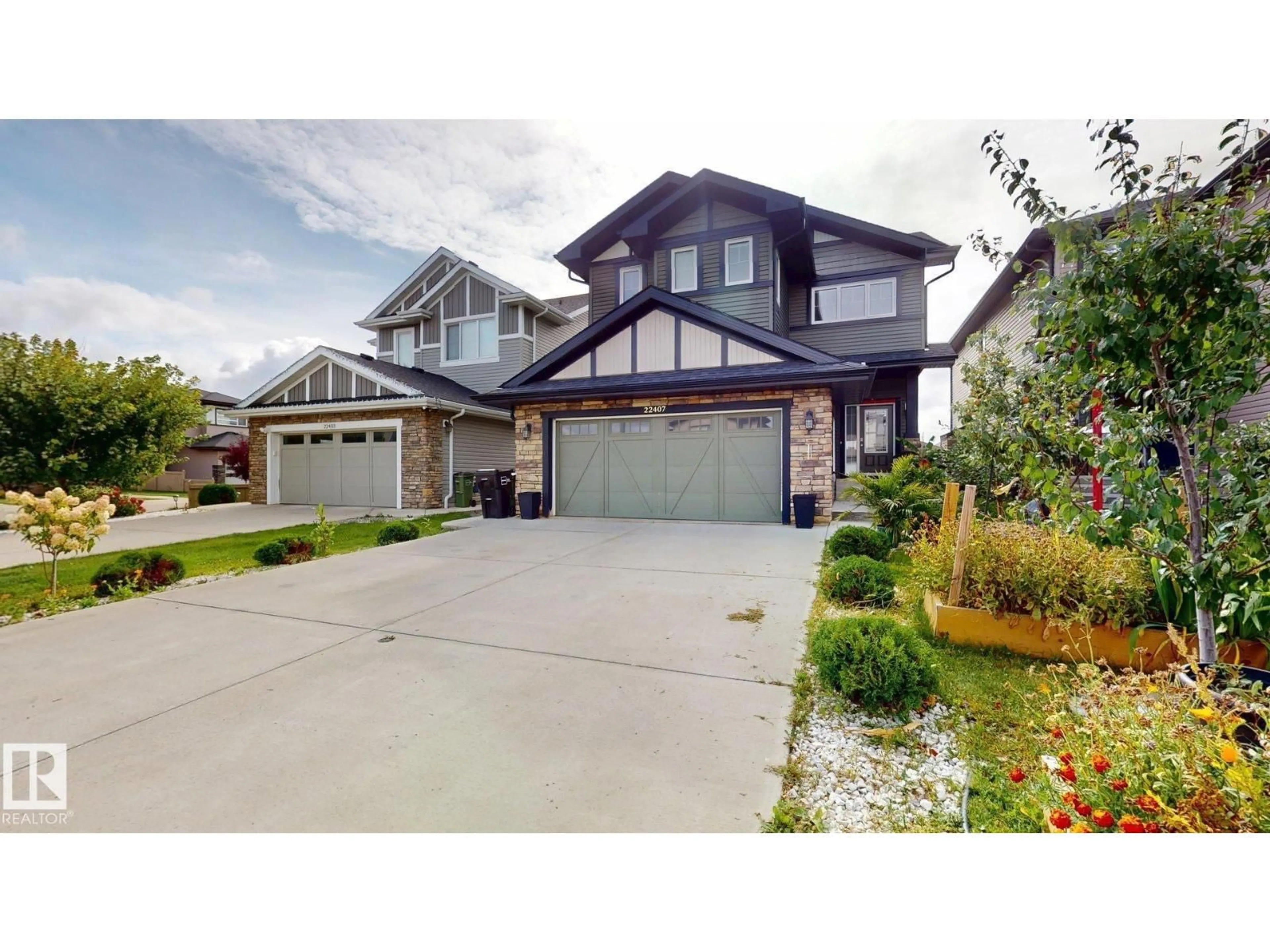 Home with vinyl exterior material, street for NW - 22407 99 AV, Edmonton Alberta T5T7C2