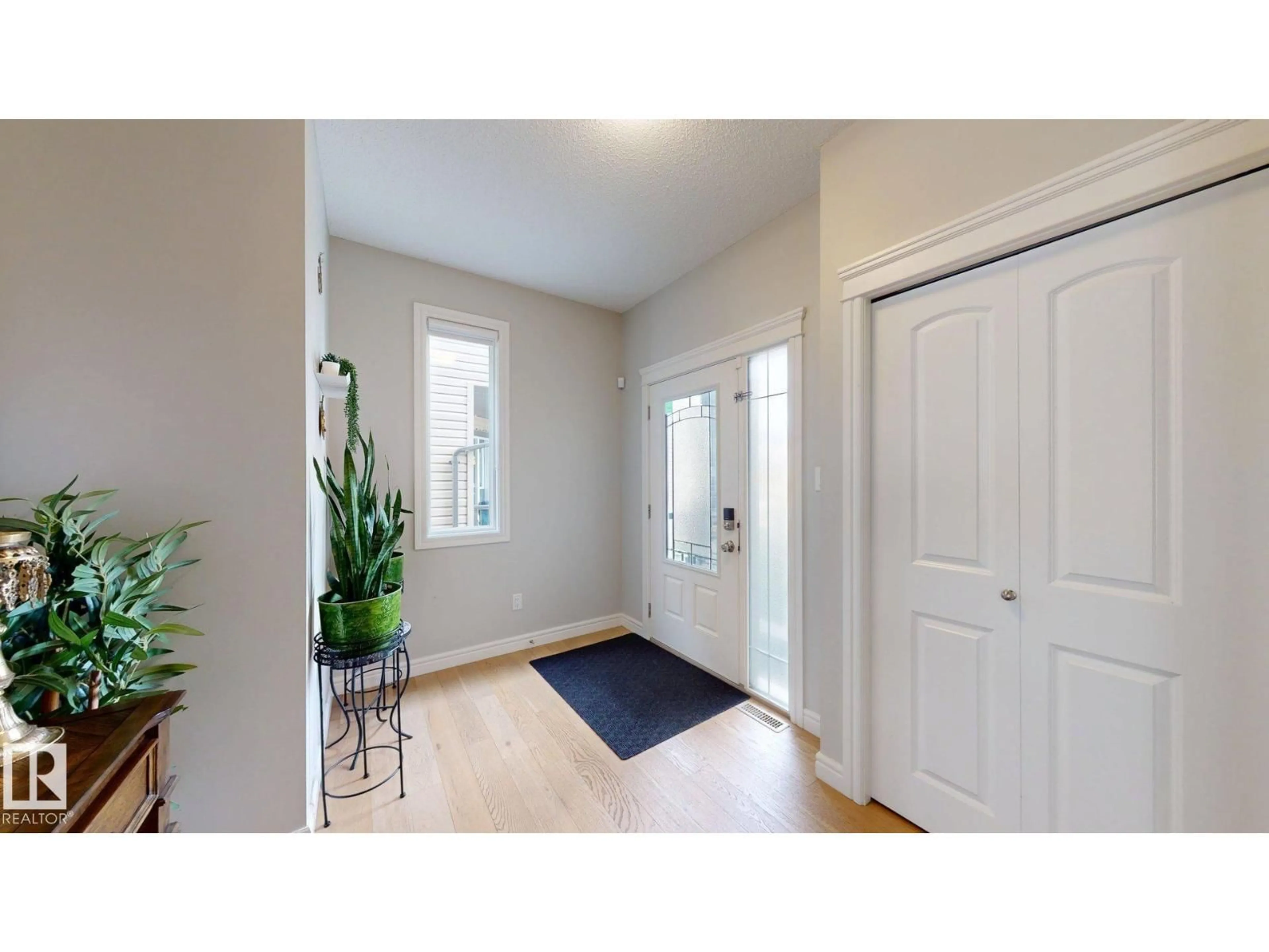 Indoor entryway for NW - 22407 99 AV, Edmonton Alberta T5T7C2