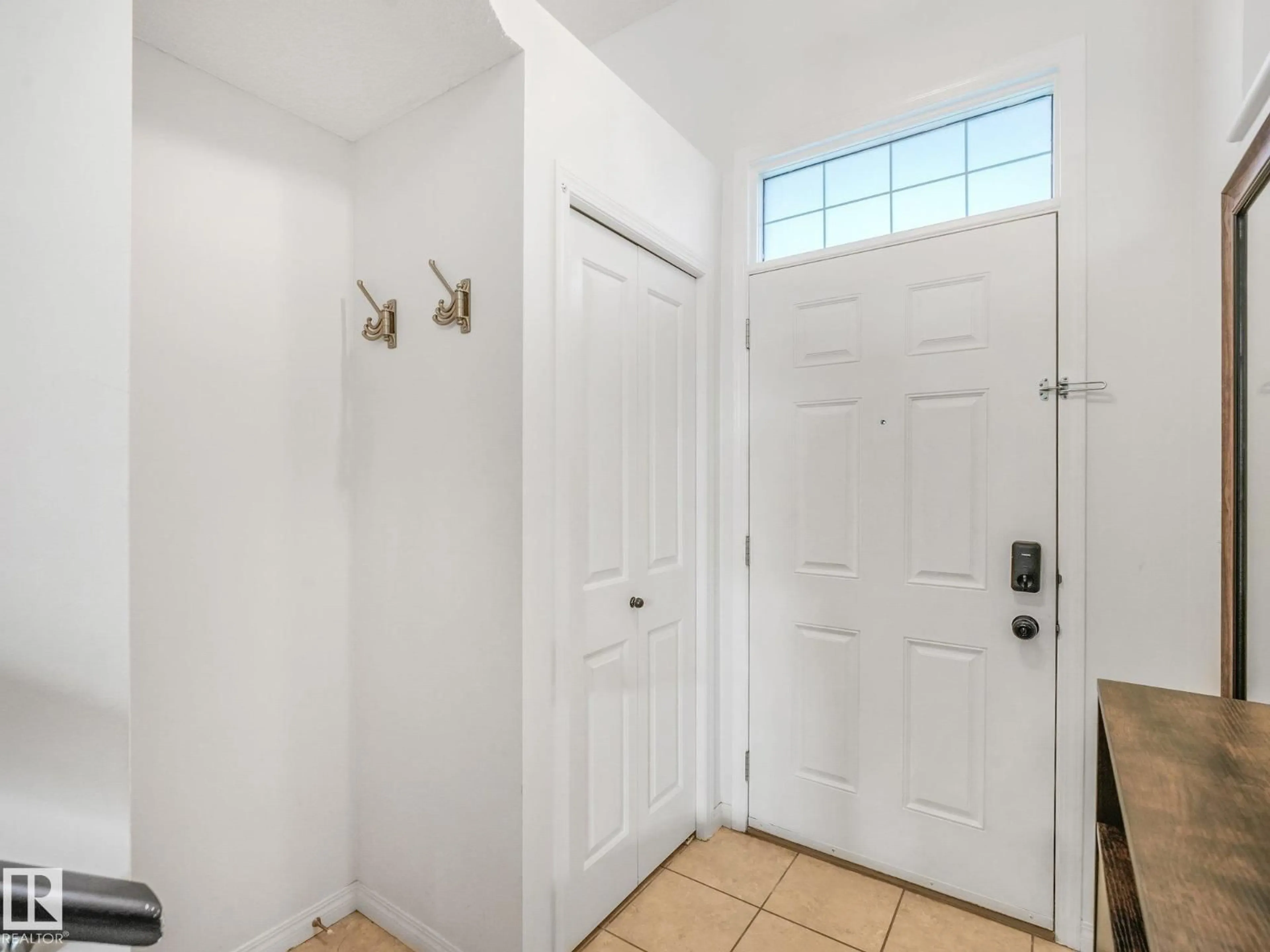 Indoor entryway for #2 - 1804 70 ST, Edmonton Alberta T6X0H4