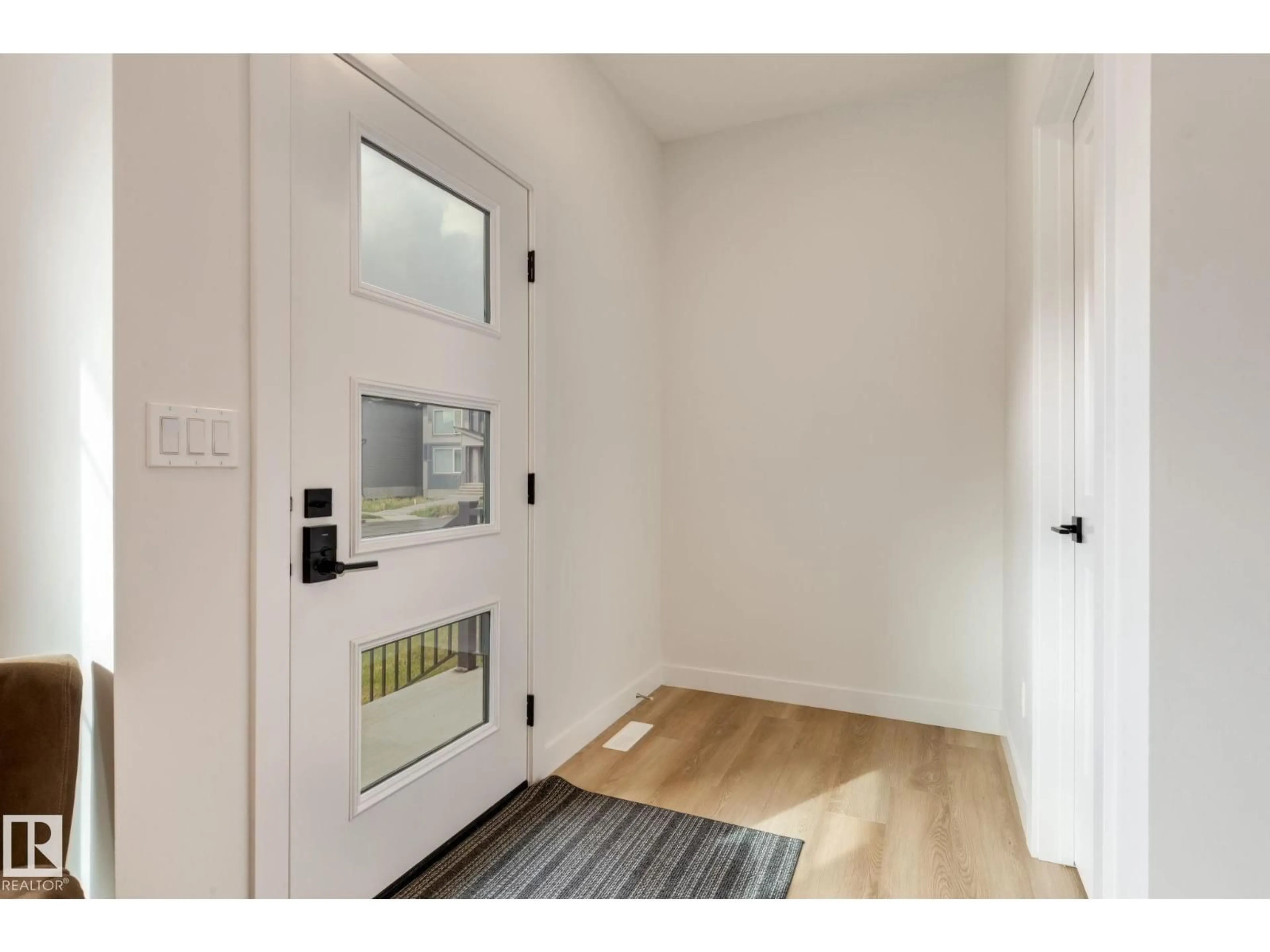 Indoor entryway for 202 STARLING WAY, Fort Saskatchewan Alberta T8L0X9