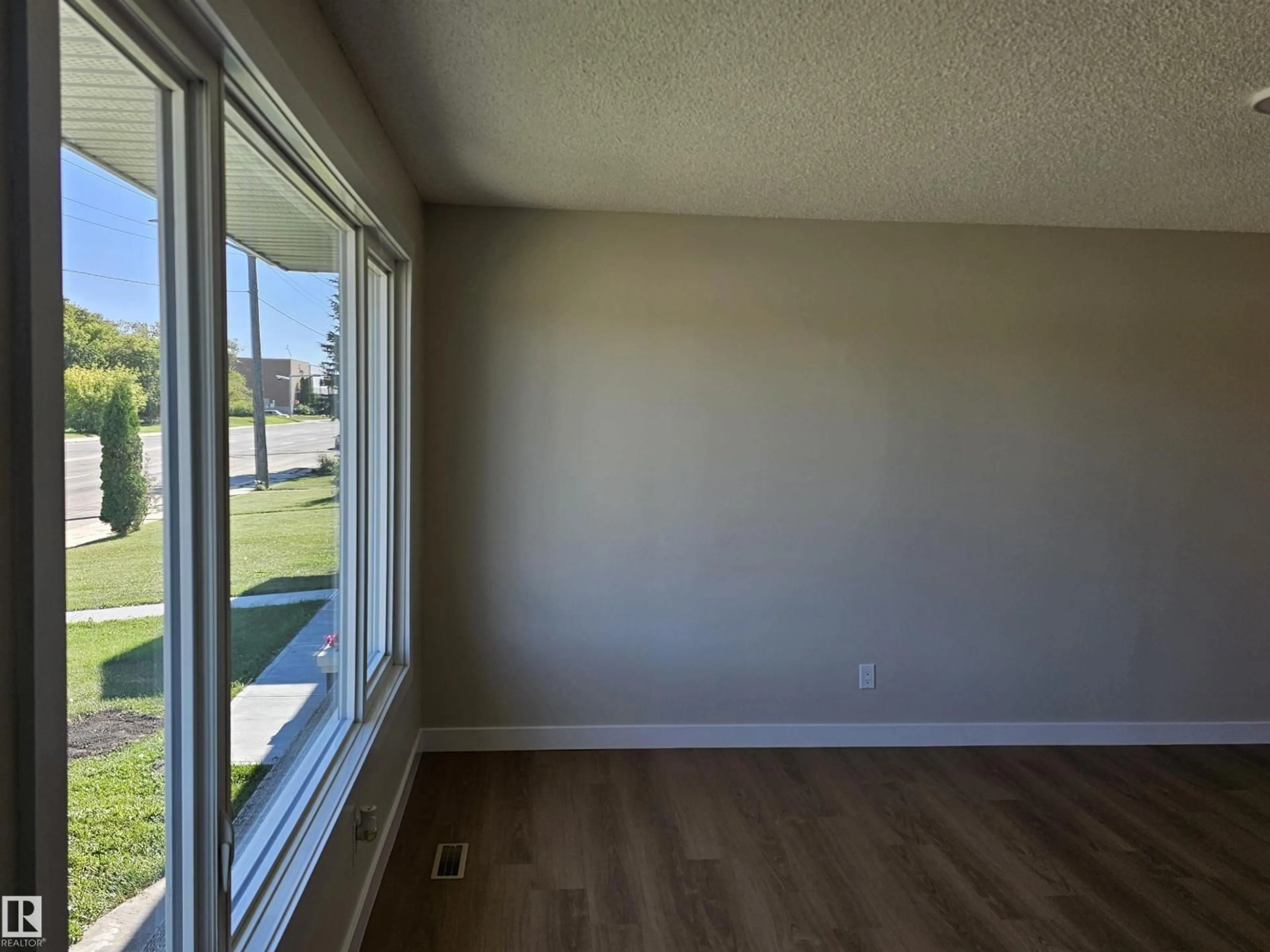 A pic of a room for NW - 12344 50 ST, Edmonton Alberta T5W3E1