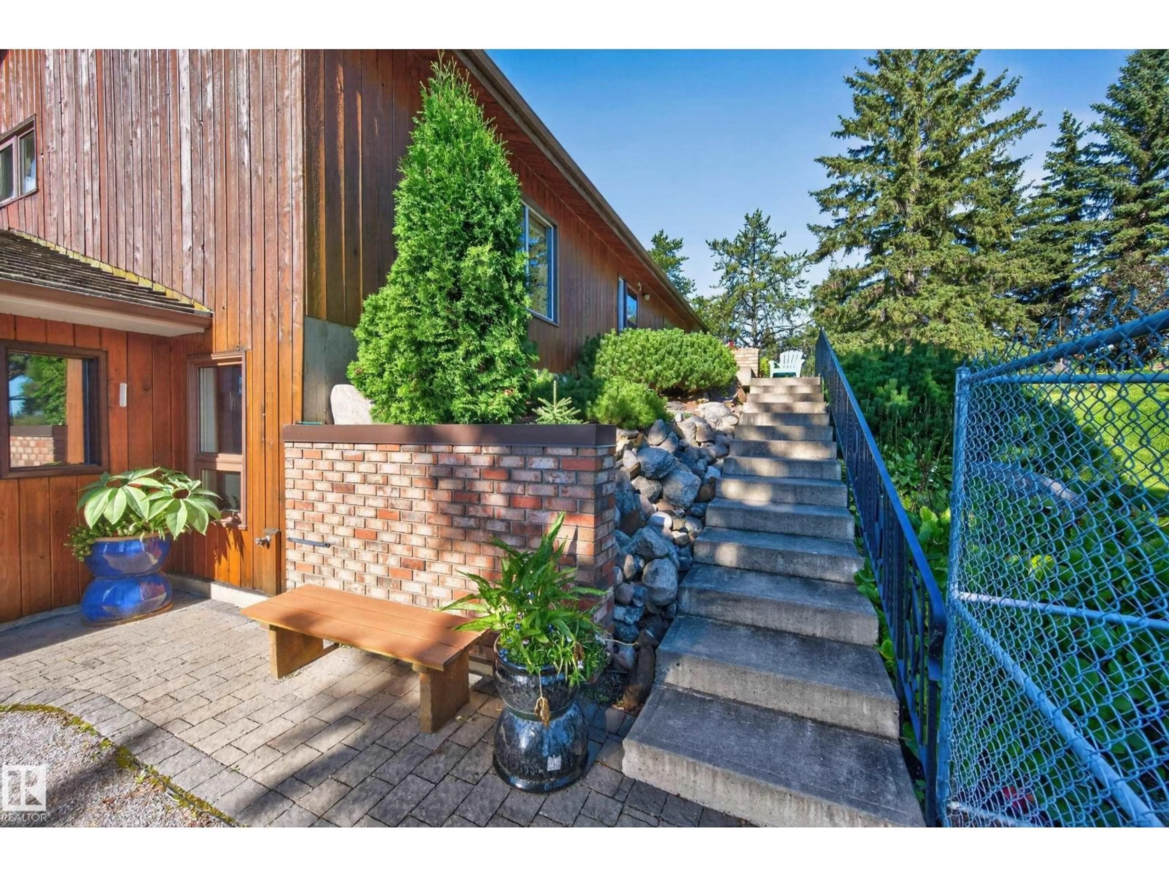 Patio, street for 53127 - 49 RANGE ROAD 211, Rural Strathcona County Alberta T8G2C5