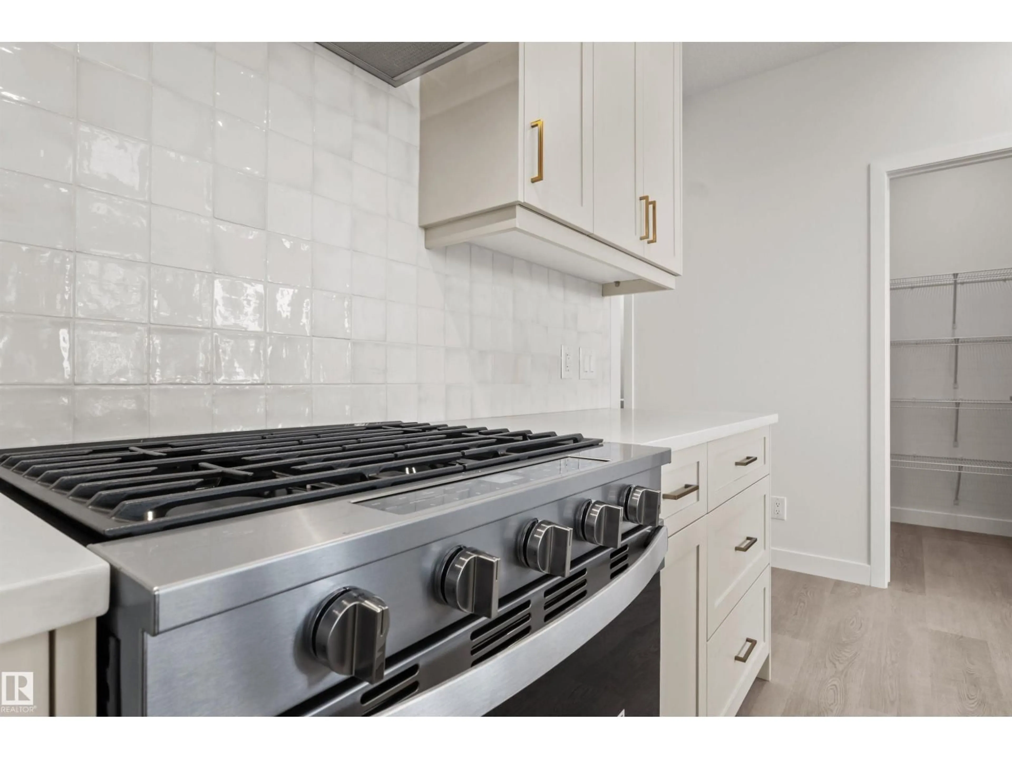 Standard kitchen, ceramic/tile floor for 271 PATERSON LI, Edmonton Alberta T6W5V2