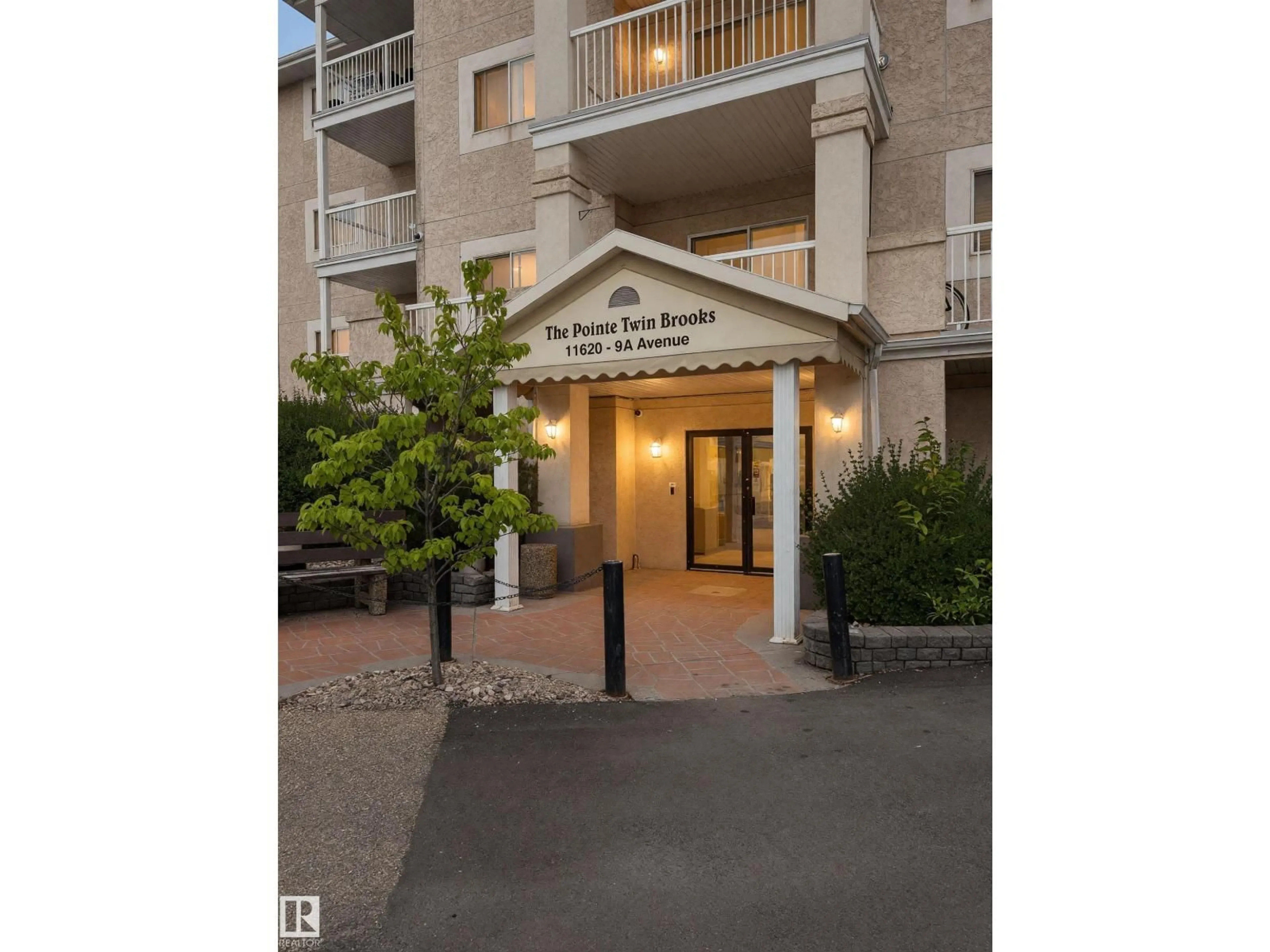 Indoor foyer for #115 - 11620 9A AV NW, Edmonton Alberta T6J7B4