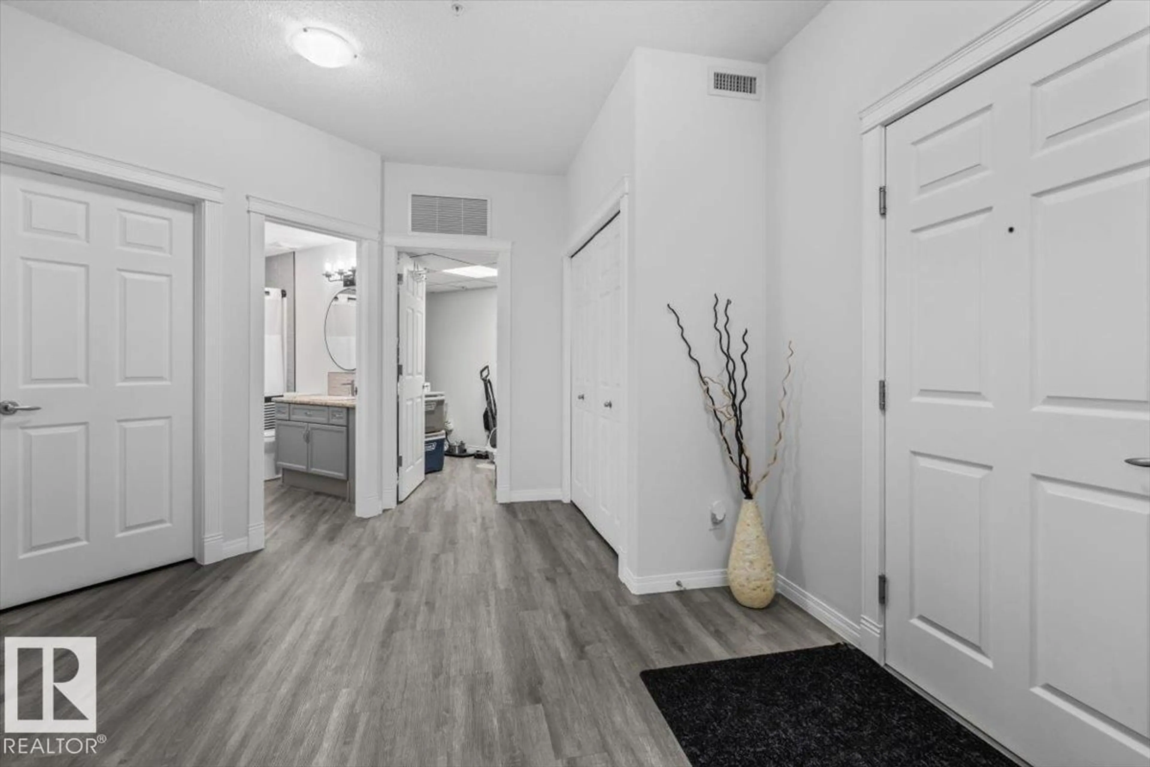 Indoor entryway for 208 - 8702 SOUTHFORT DR, Fort Saskatchewan Alberta T8L4R6