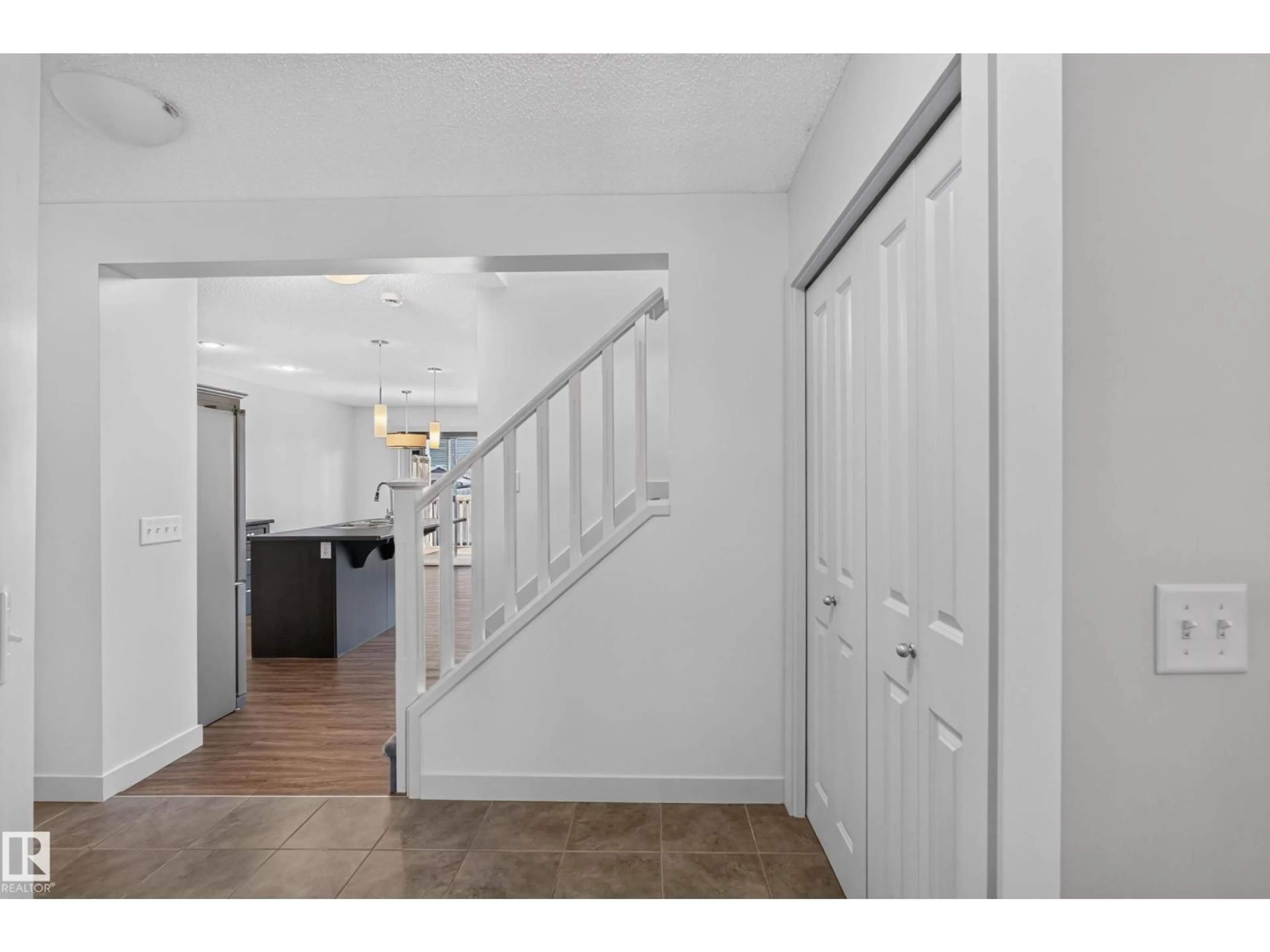 Indoor entryway for 204 SUMMERSTONE LN, Sherwood Park Alberta T8H0K2