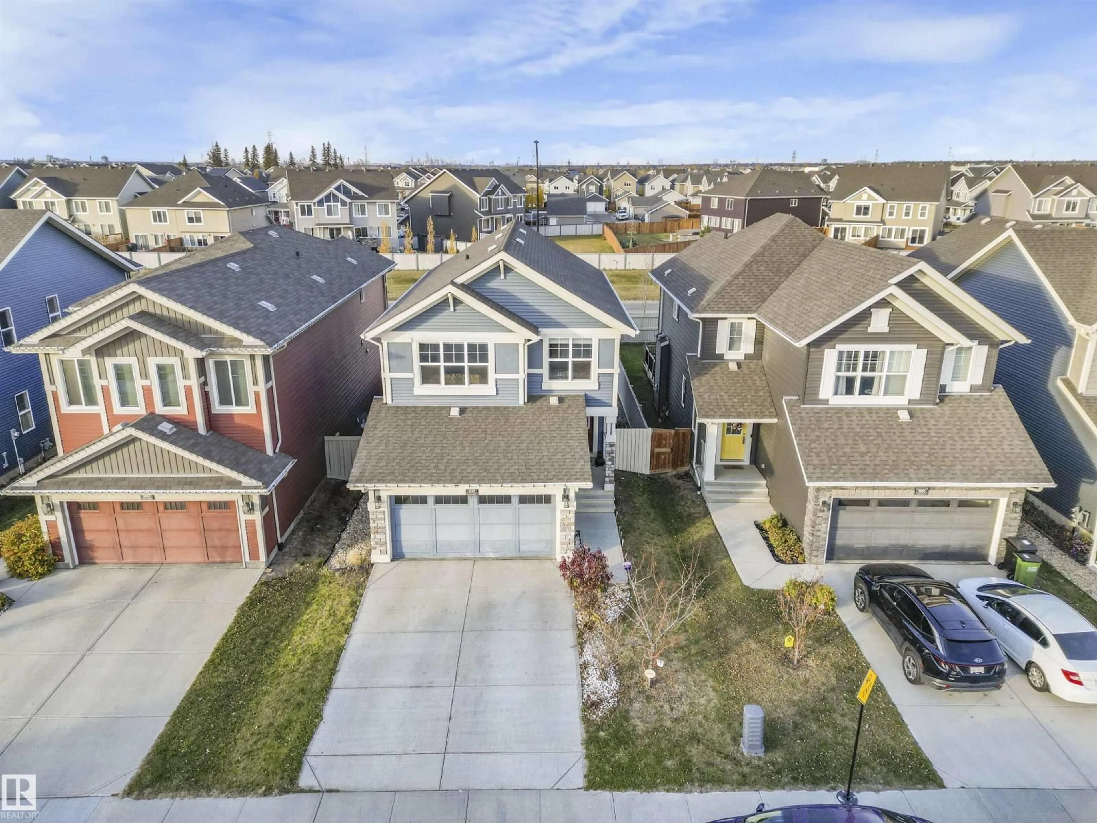 A pic from outside/outdoor area/front of a property/back of a property/a pic from drone, street for SW - 3565 CHERRY LANDING LD, Edmonton Alberta T6X2B5