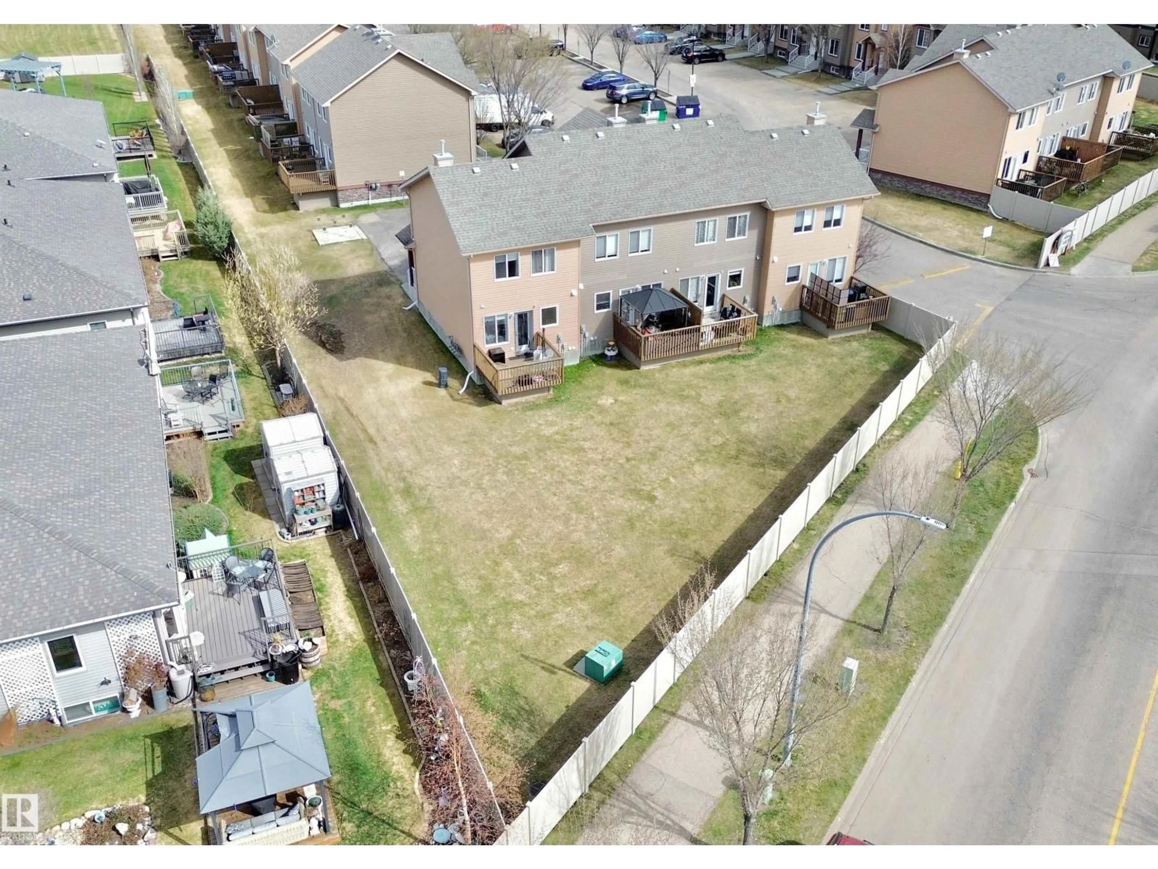 A pic from outside/outdoor area/front of a property/back of a property/a pic from drone, street for #4 - 320 SPRUCE RIDGE RD, Spruce Grove Alberta T7X0H5