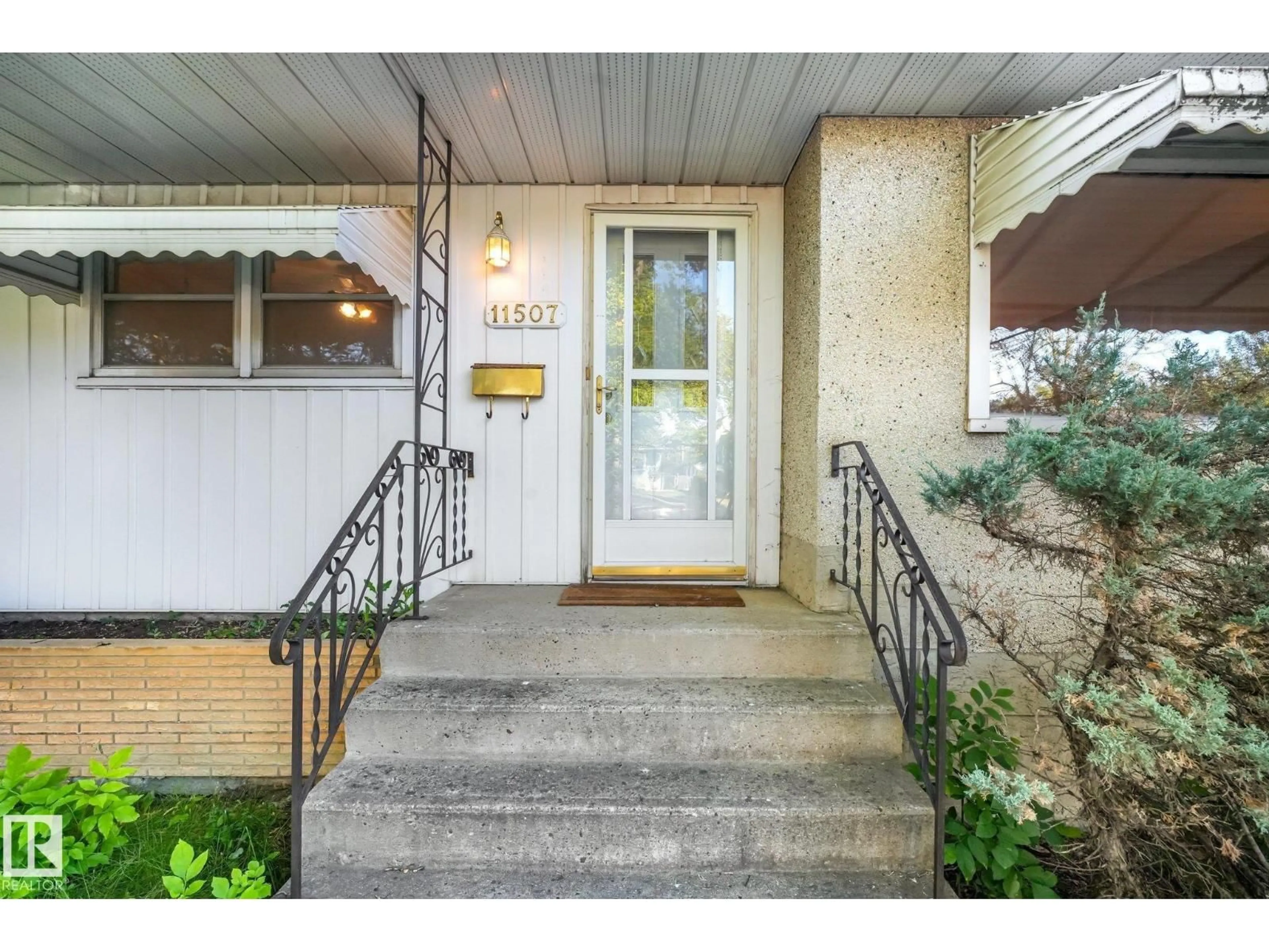 Indoor entryway for NW - 11507 135 ST, Edmonton Alberta T5M1K9