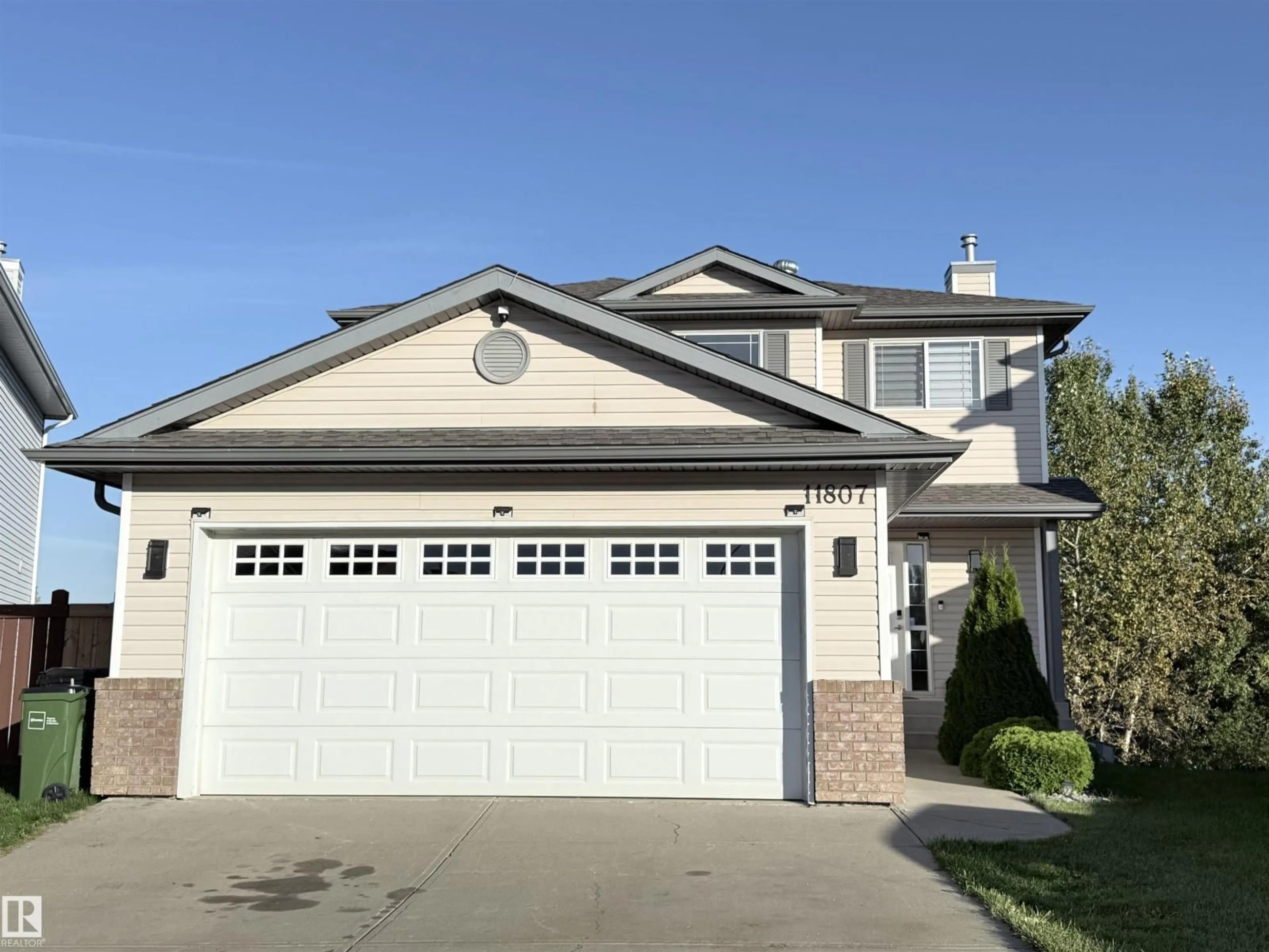 Home with vinyl exterior material, street for 11807 171 AV, Edmonton Alberta T5X6H8
