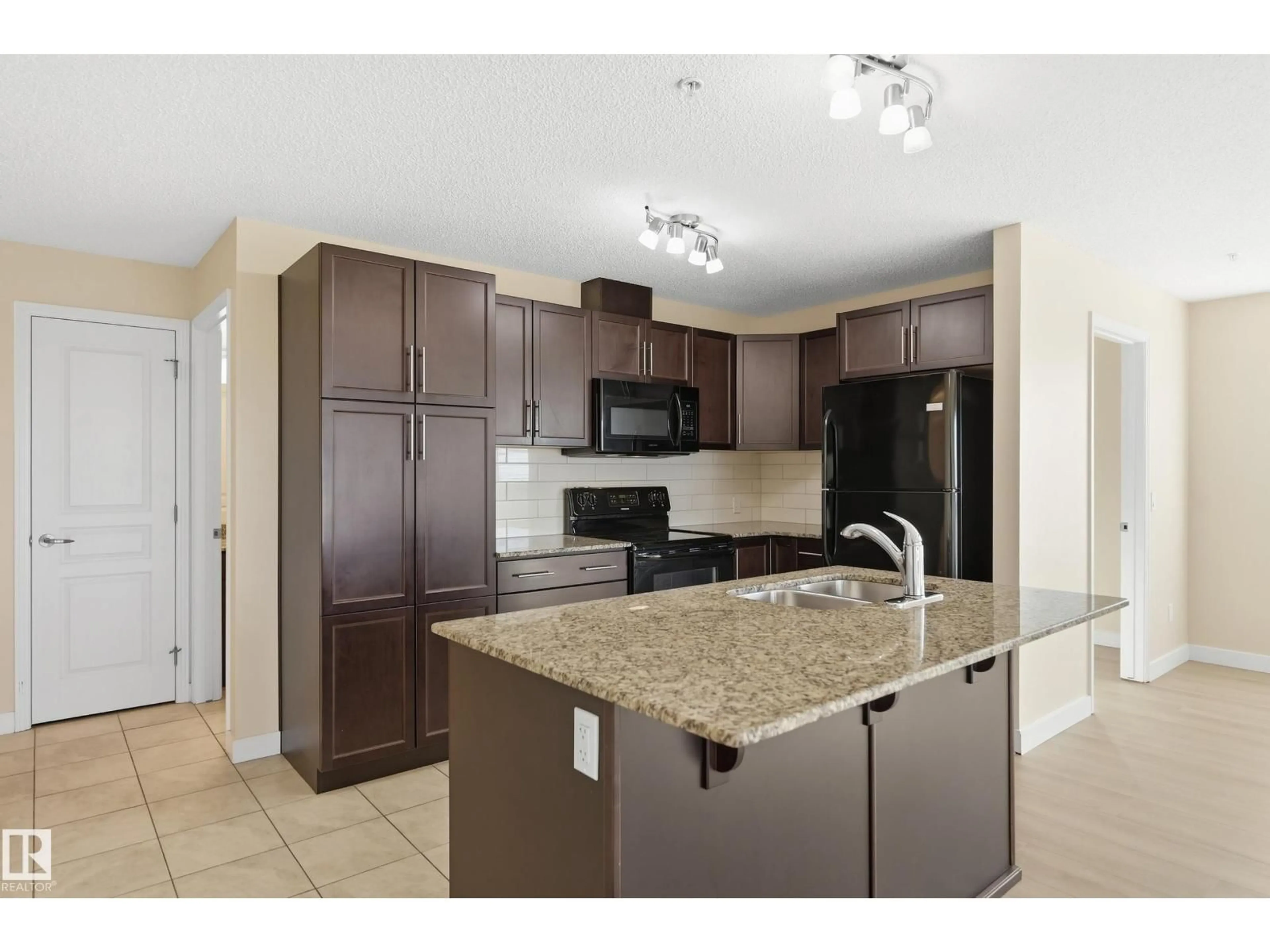 Standard kitchen, unknown for 3303 AUGUSTINE CR, Sherwood Park Alberta T8H0X8