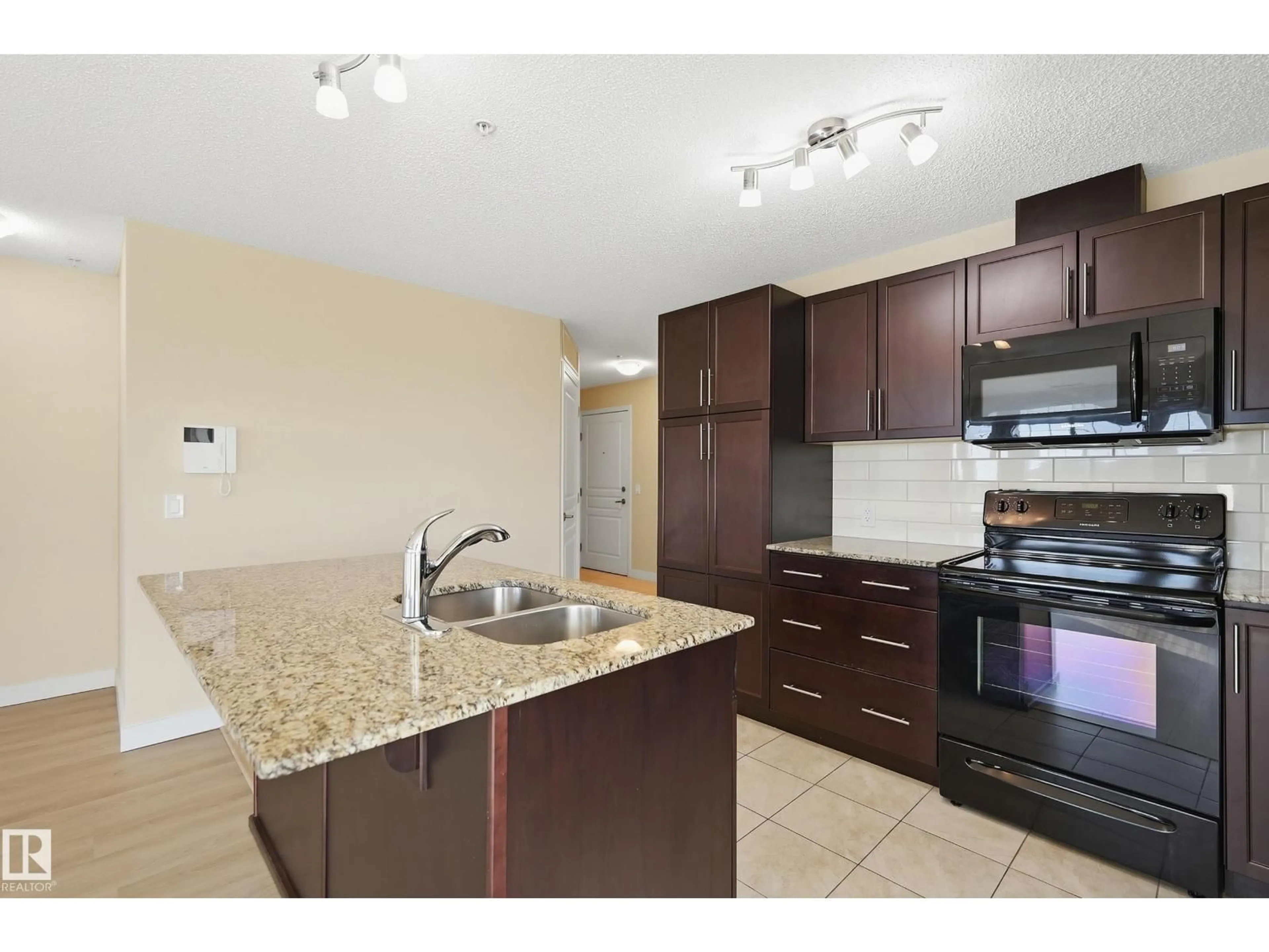 Standard kitchen, unknown for 3303 AUGUSTINE CR, Sherwood Park Alberta T8H0X8