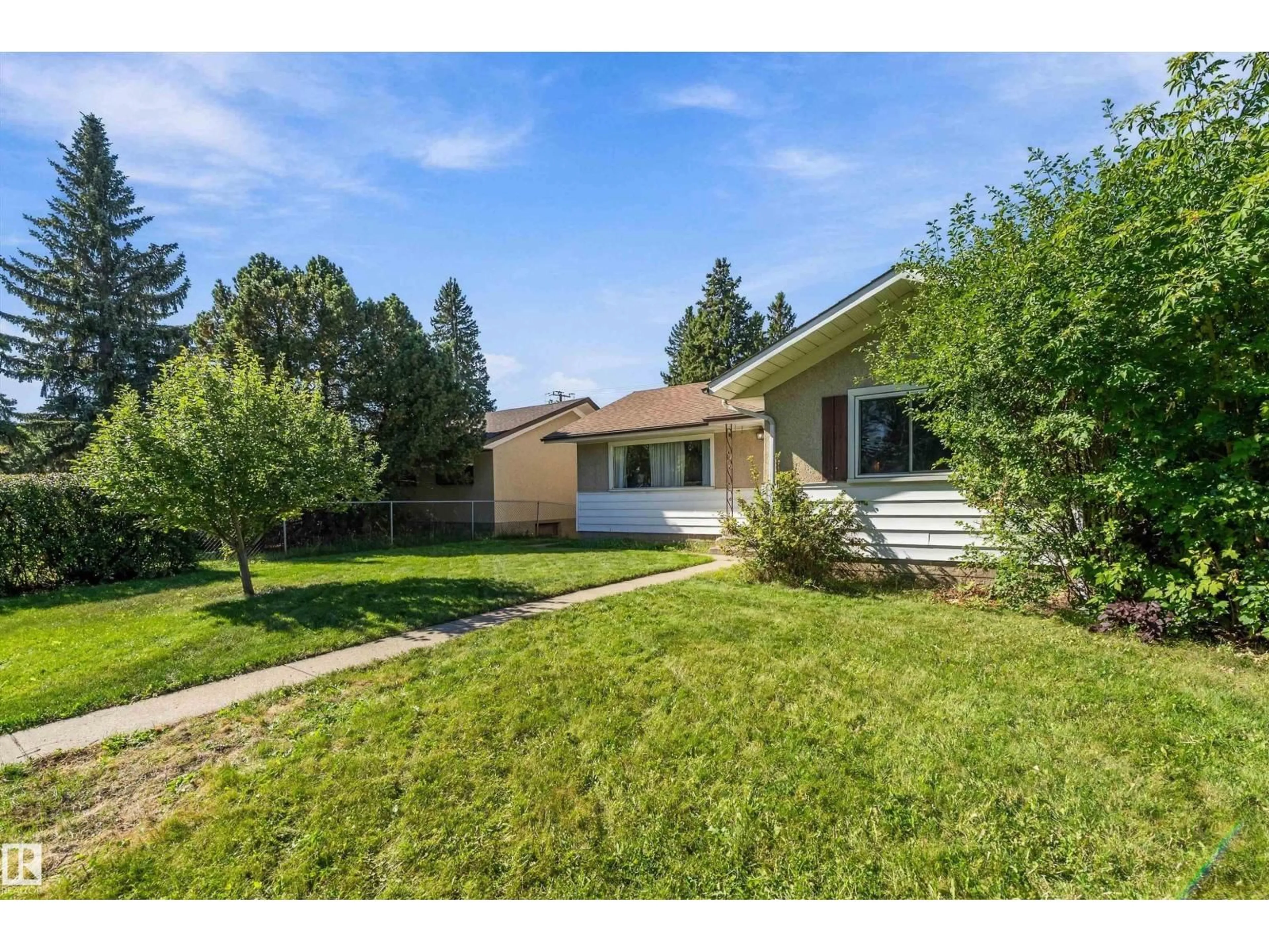 A pic from outside/outdoor area/front of a property/back of a property/a pic from drone, street for 10432 50 ST, Edmonton Alberta T6A2C6