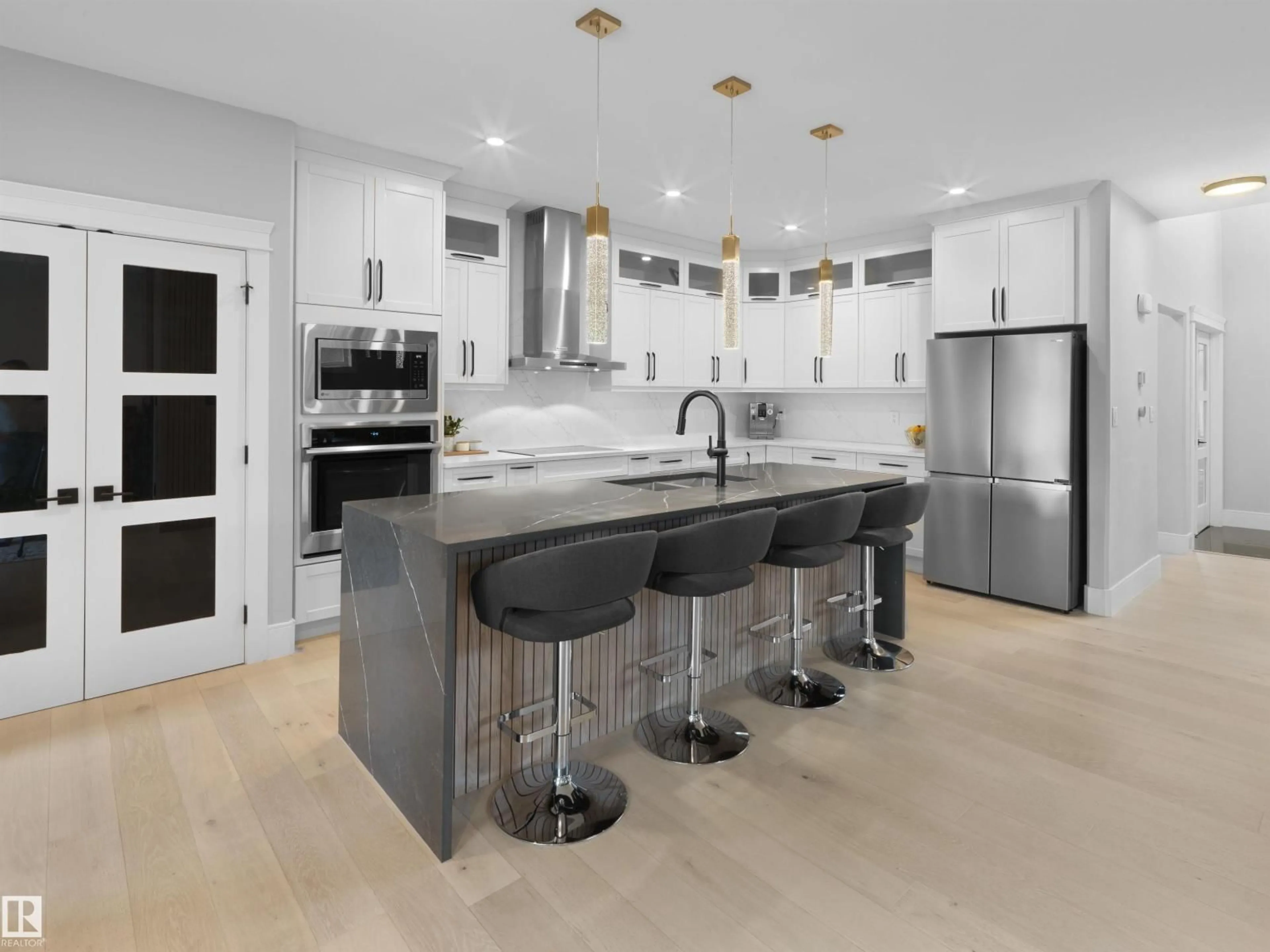 Contemporary kitchen, unknown for 10926 72 AV, Edmonton Alberta T6G0A9