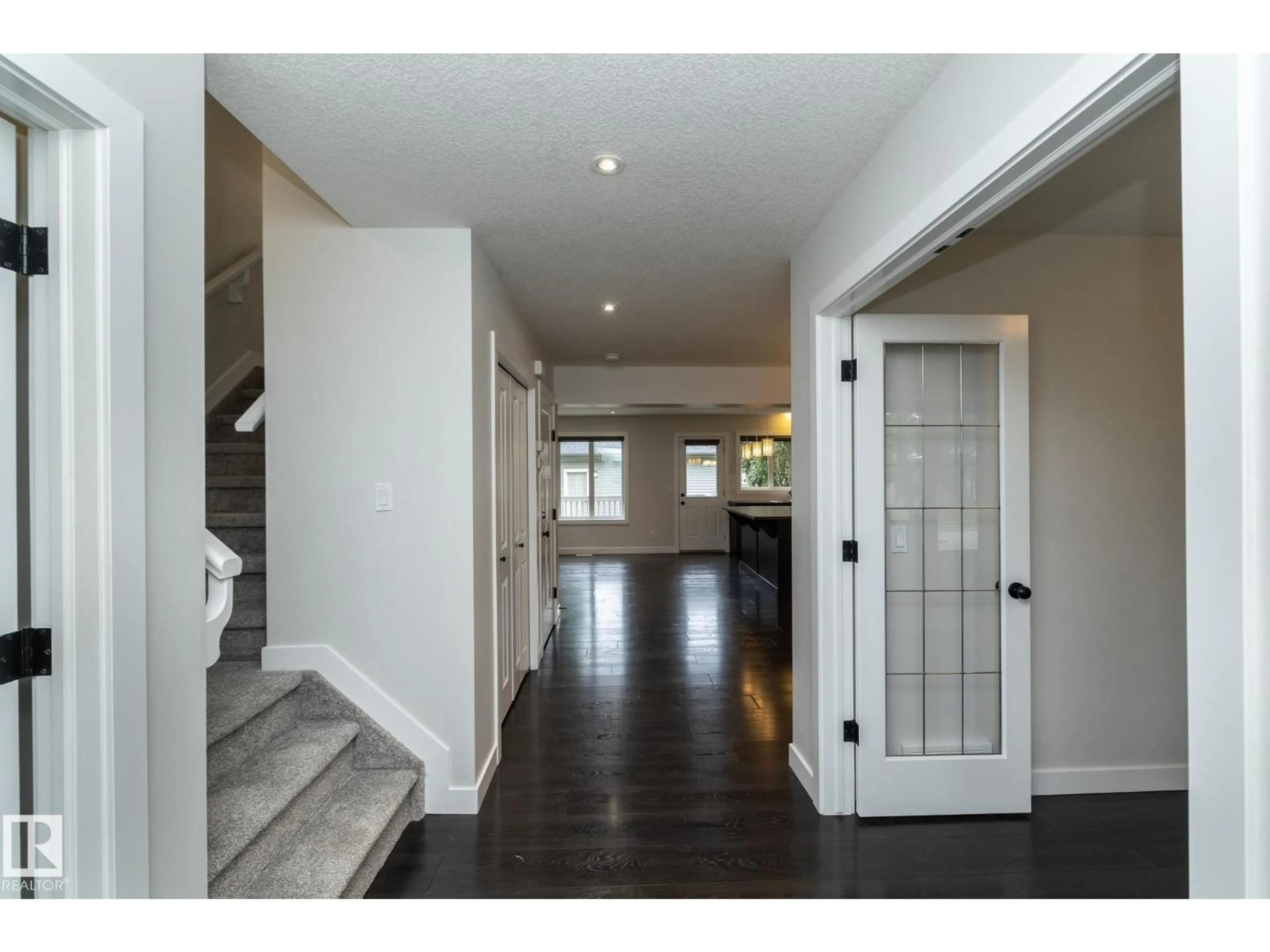 Indoor entryway for 53/55 MICHIGAN ST, Devon Alberta T9G1H7