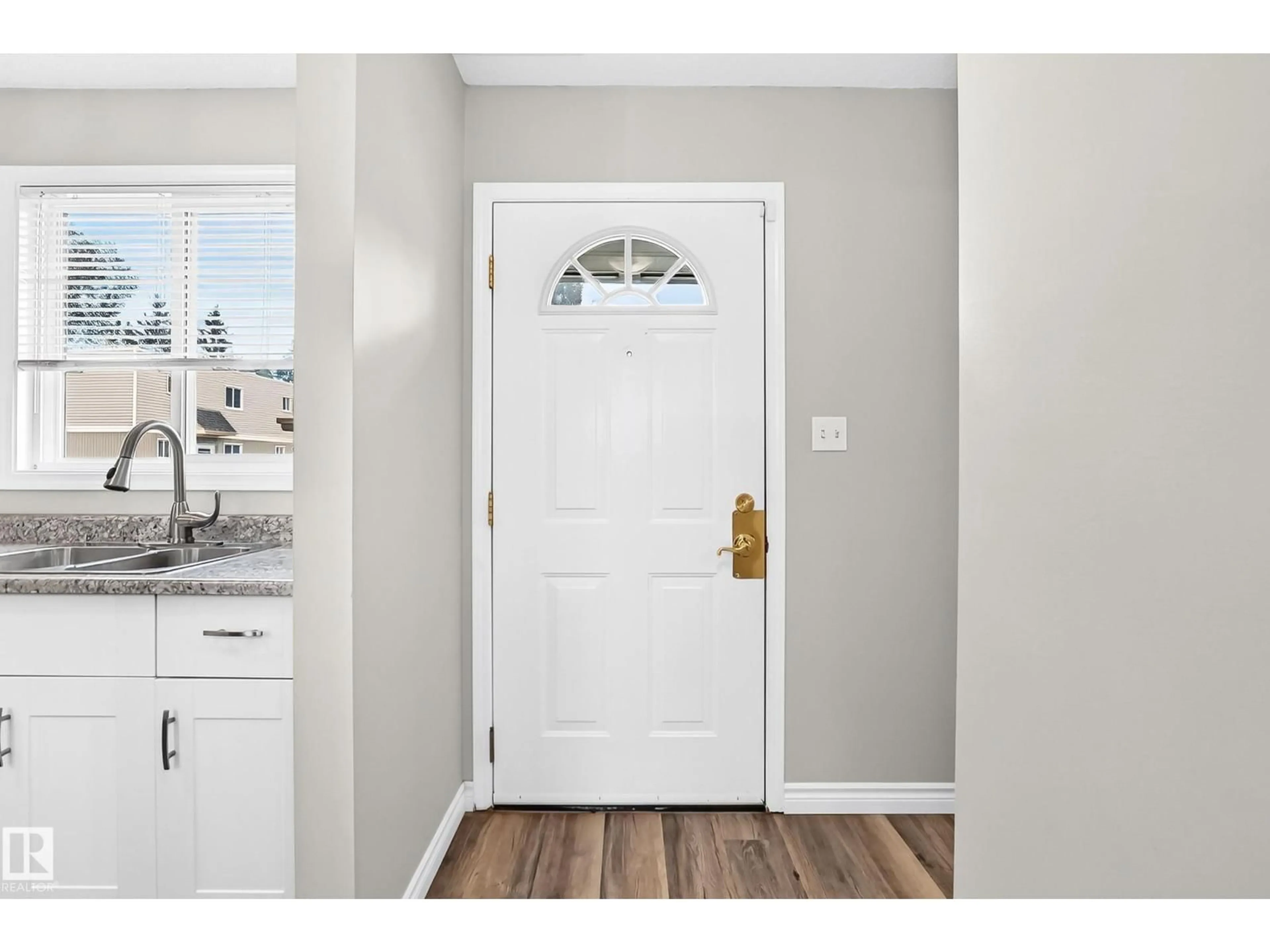 Indoor entryway for 18146 81 AV, Edmonton Alberta T5T1S4