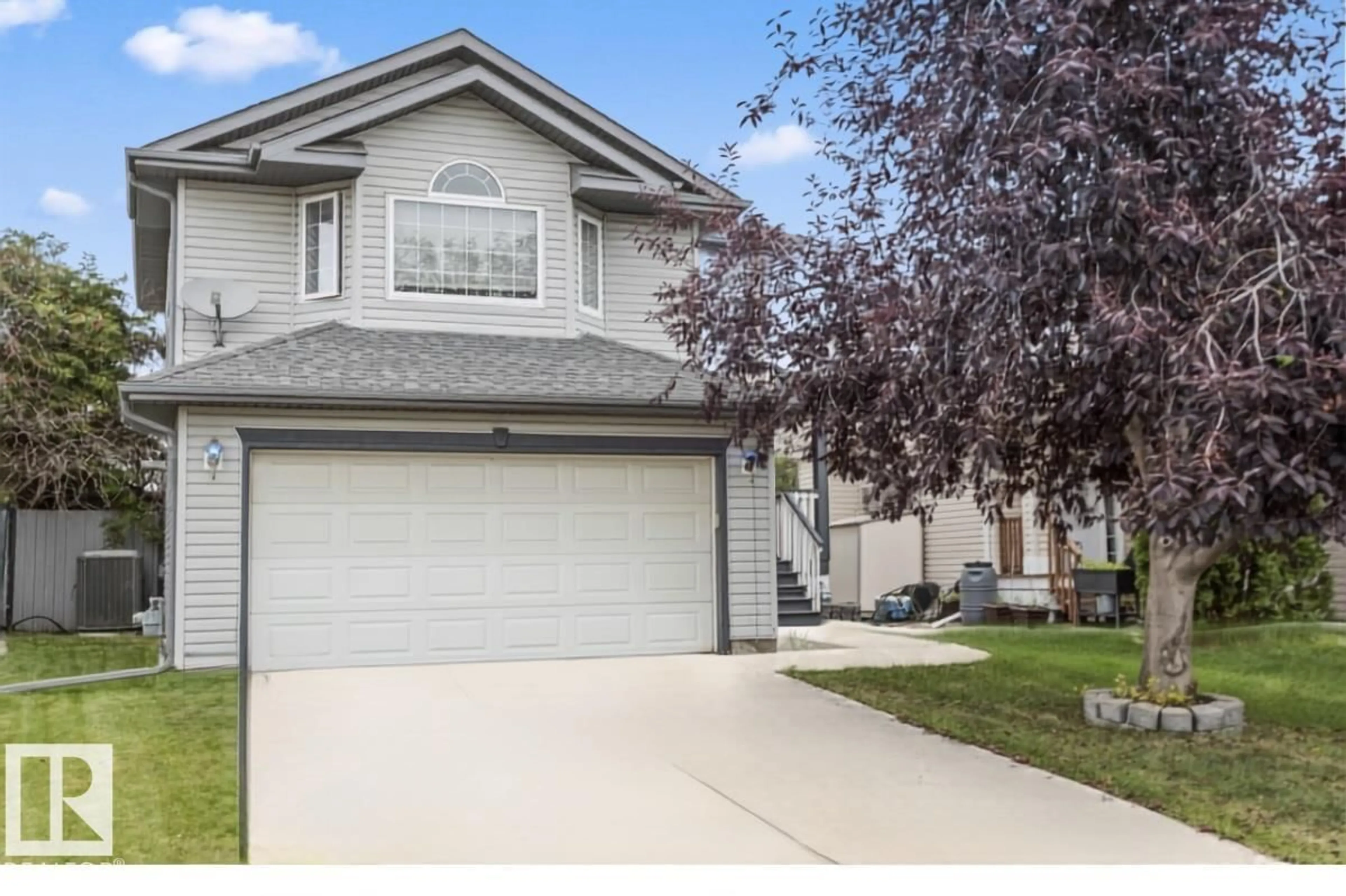 Home with vinyl exterior material, street for 184 FOXBORO PL, Sherwood Park Alberta T8A5Y5