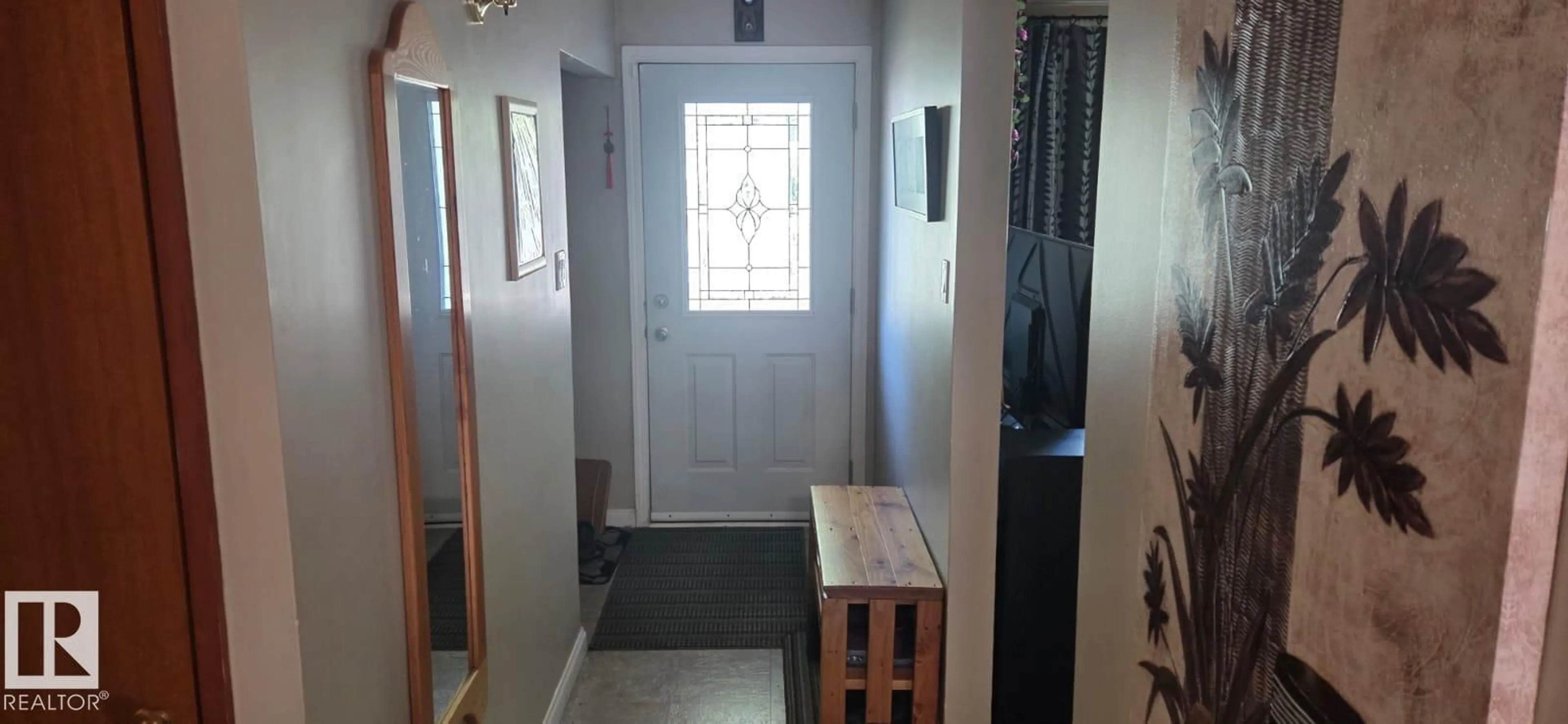 Indoor entryway for 439 CONIFER ST, Sherwood Park Alberta T8A1N2