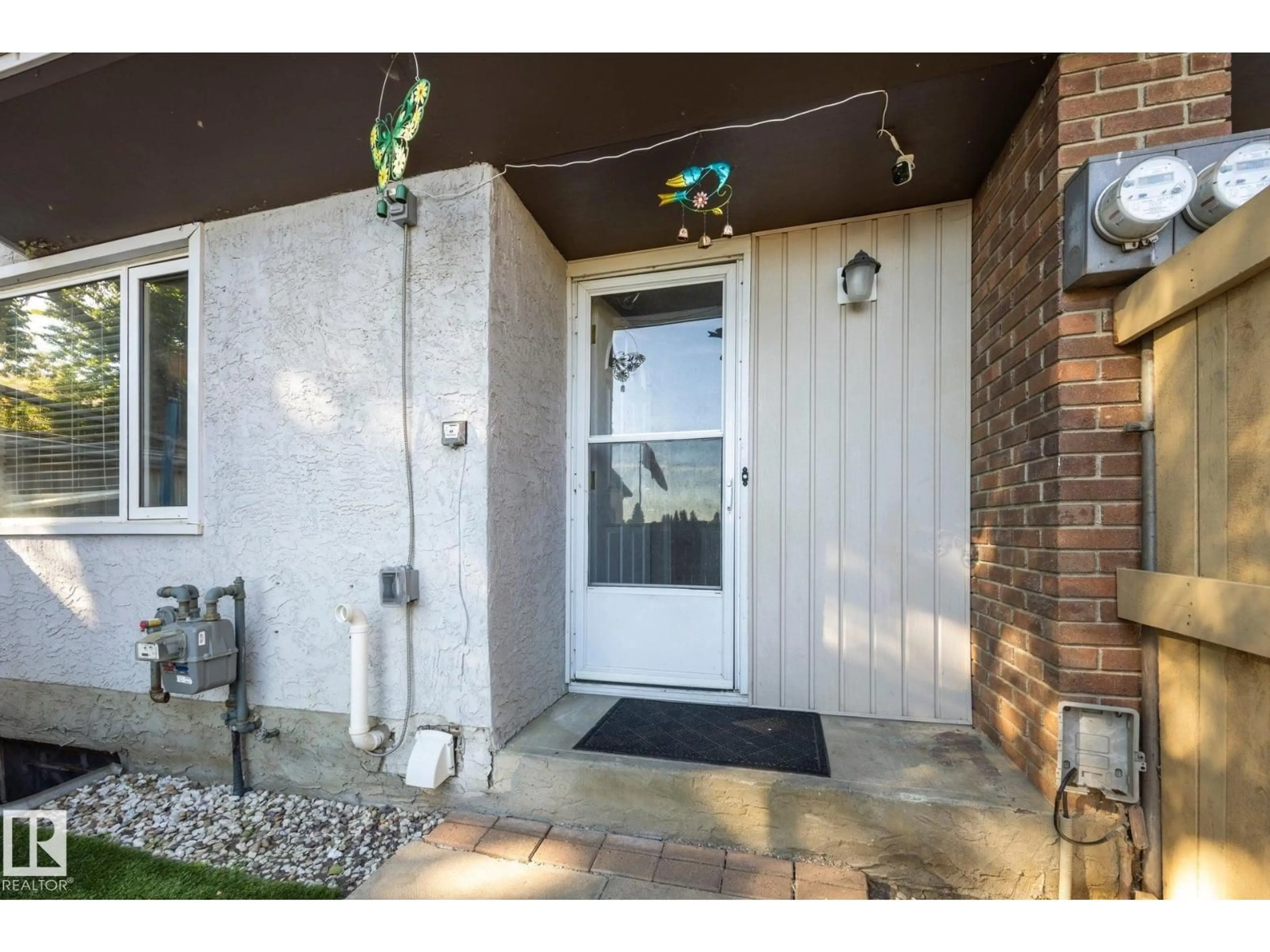 Indoor entryway for #2 - 14120 80 ST, Edmonton Alberta T5C1L6