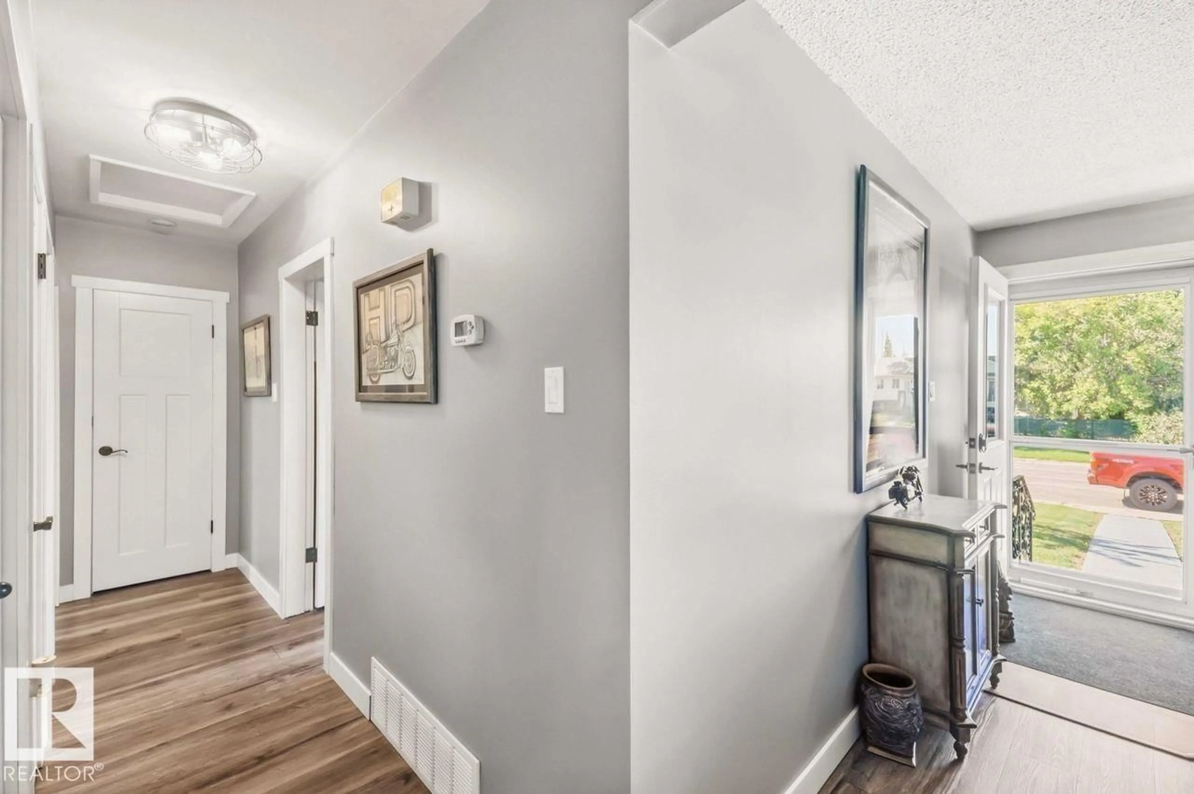 Indoor entryway for 13427 83 STREET, Edmonton Alberta T5E2W9