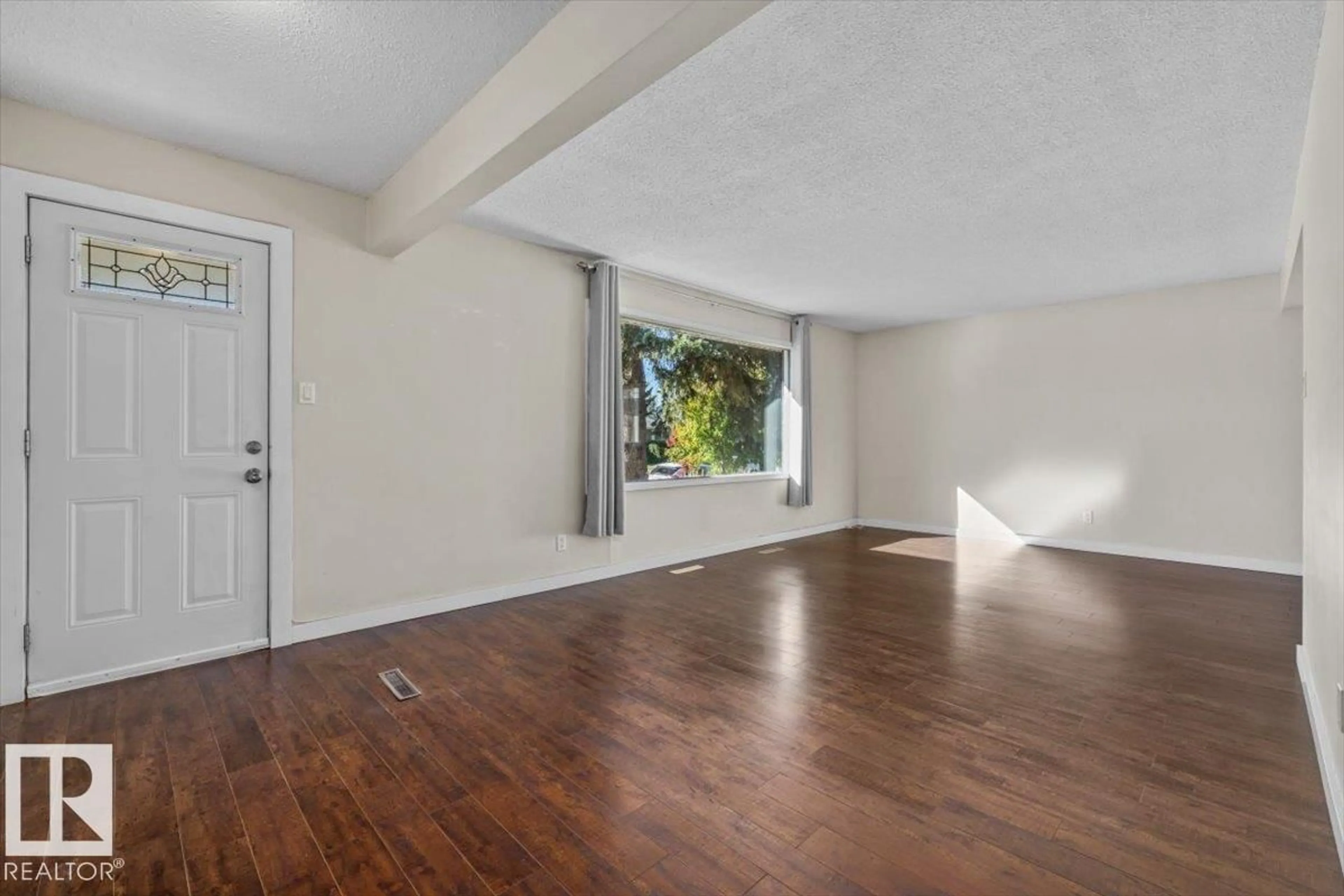 A pic of a room for 11516 44 AV, Edmonton Alberta T6J0Z5