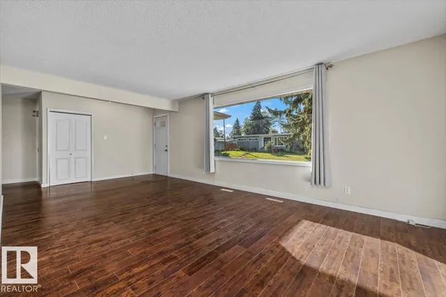 11516 44 AV, Edmonton 4