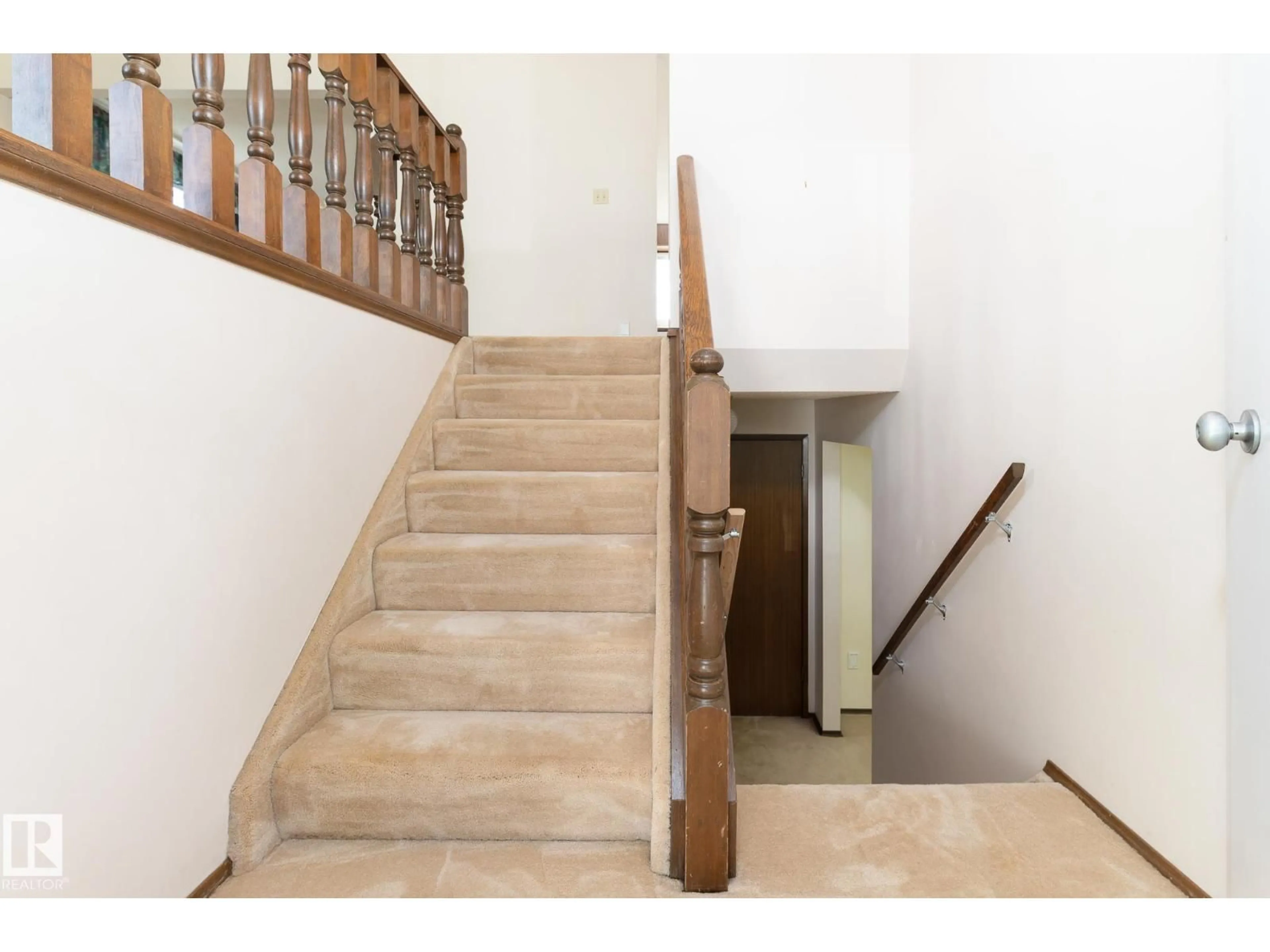 Stairs for 54 MILLGROVE DR, Spruce Grove Alberta T7X2M4