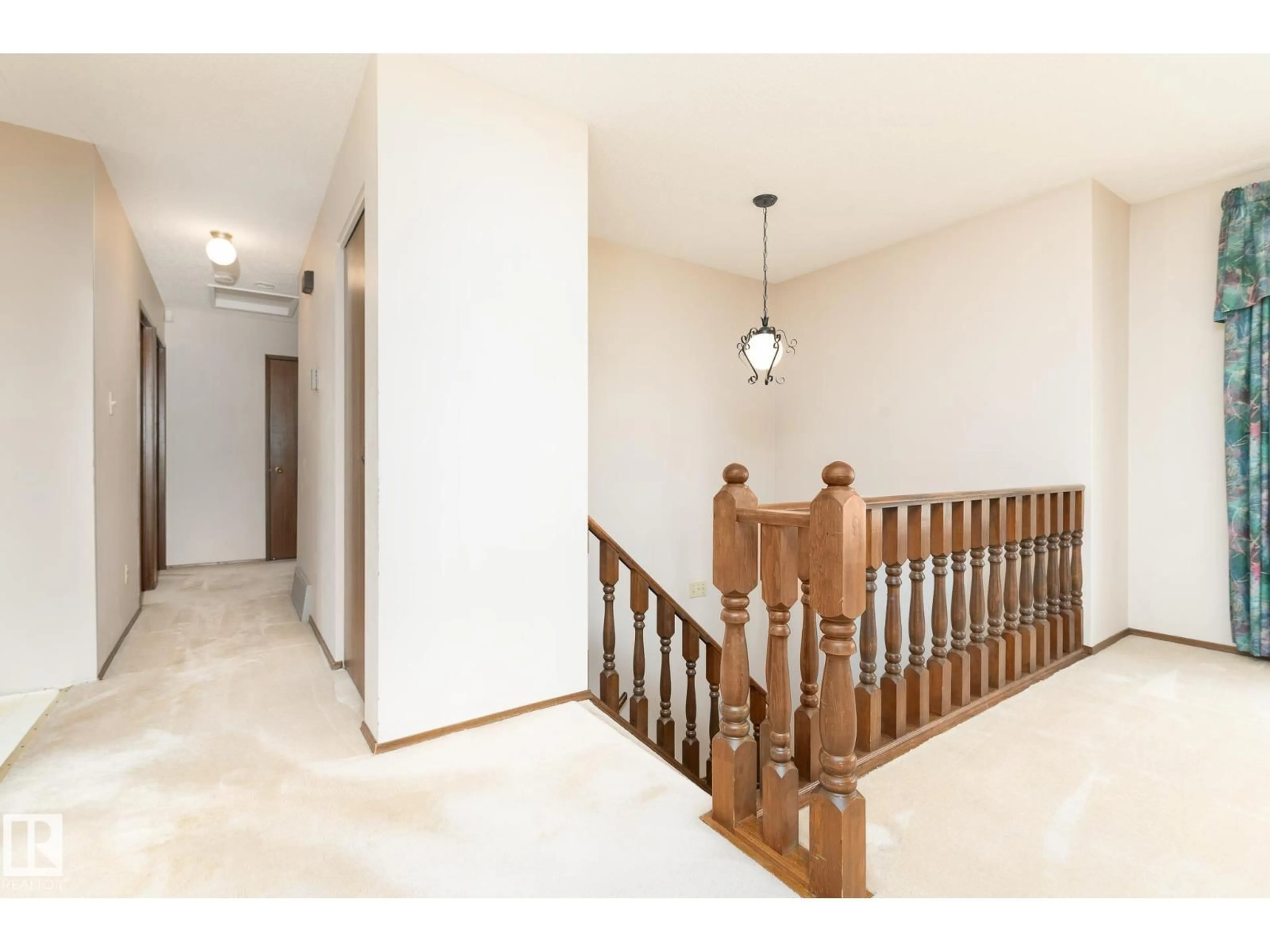 Indoor foyer for 54 MILLGROVE DR, Spruce Grove Alberta T7X2M4