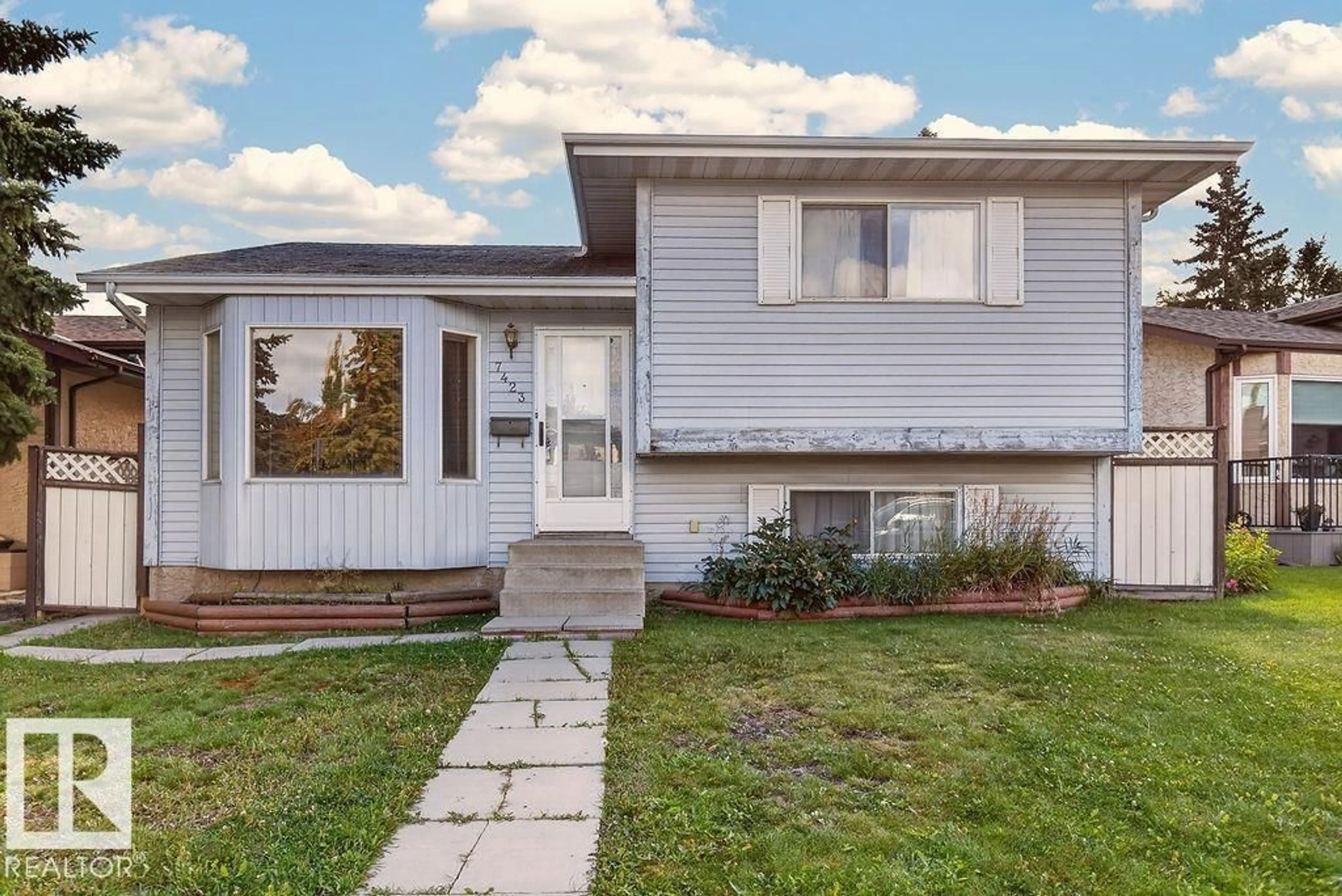 Home with vinyl exterior material, street for 7423 188 ST, Edmonton Alberta T5T5J7