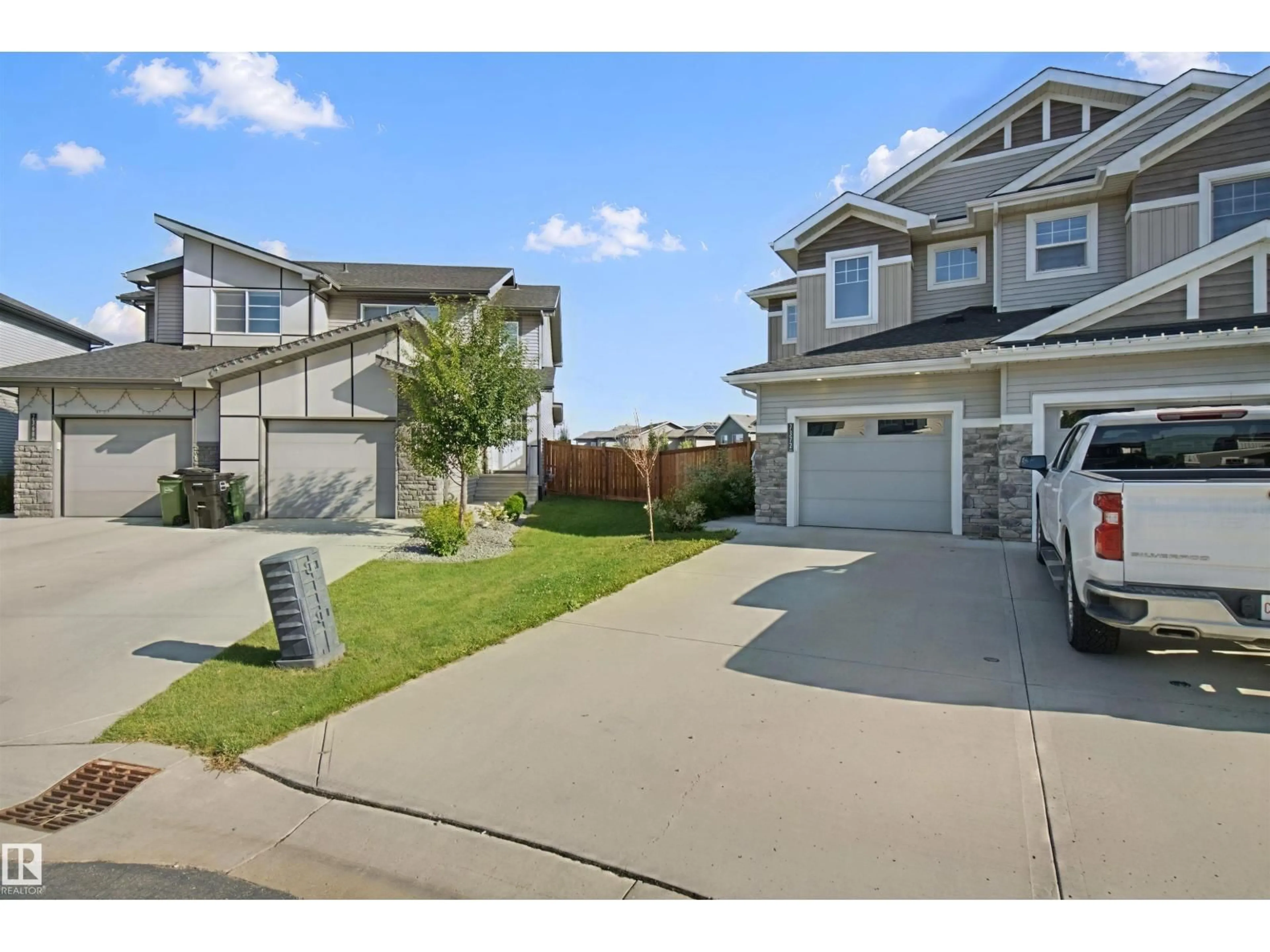 A pic from outside/outdoor area/front of a property/back of a property/a pic from drone, street for 7372 CHIVERS CR, Edmonton Alberta T6W4L9