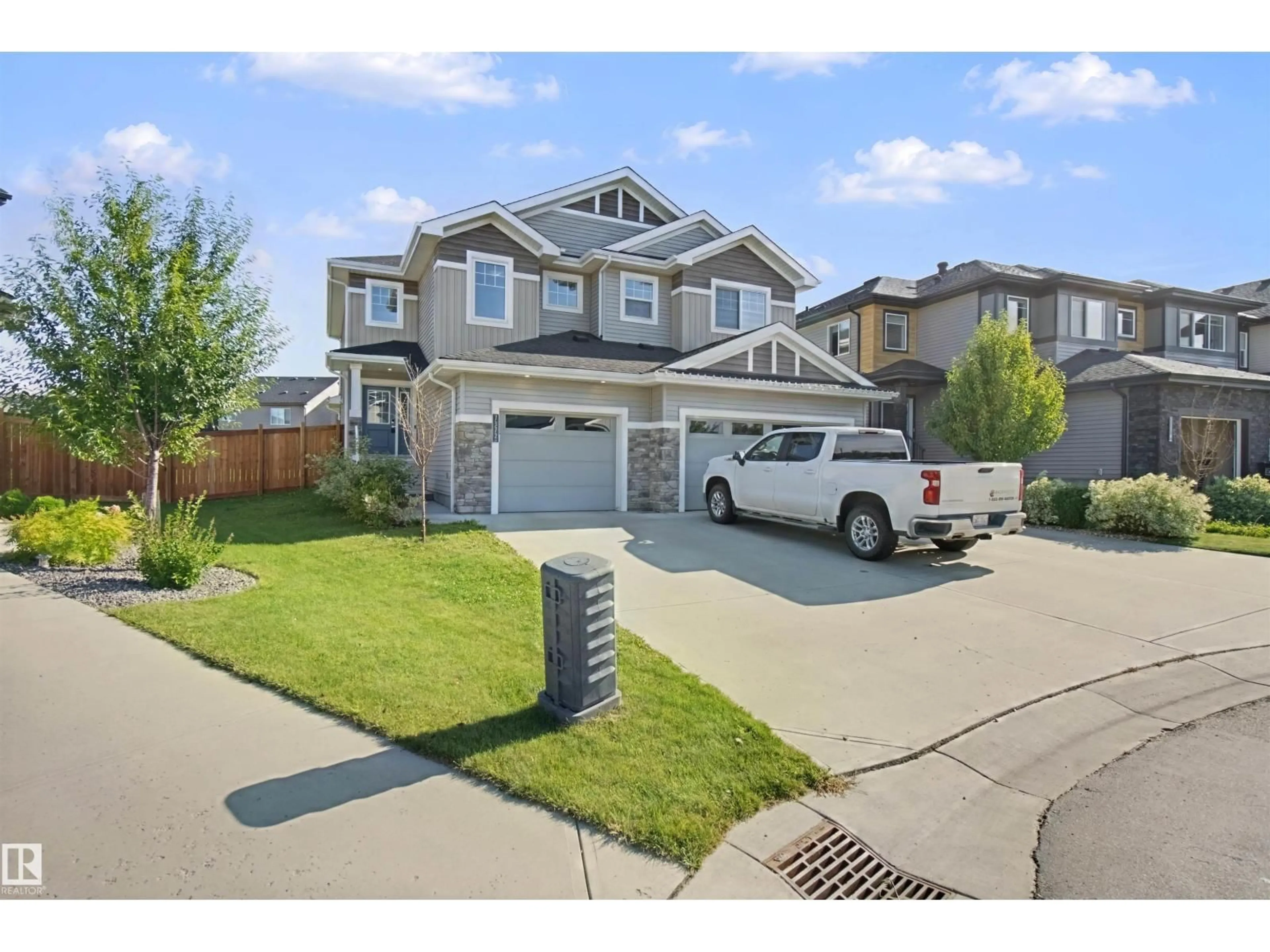 A pic from outside/outdoor area/front of a property/back of a property/a pic from drone, street for 7372 CHIVERS CR, Edmonton Alberta T6W4L9