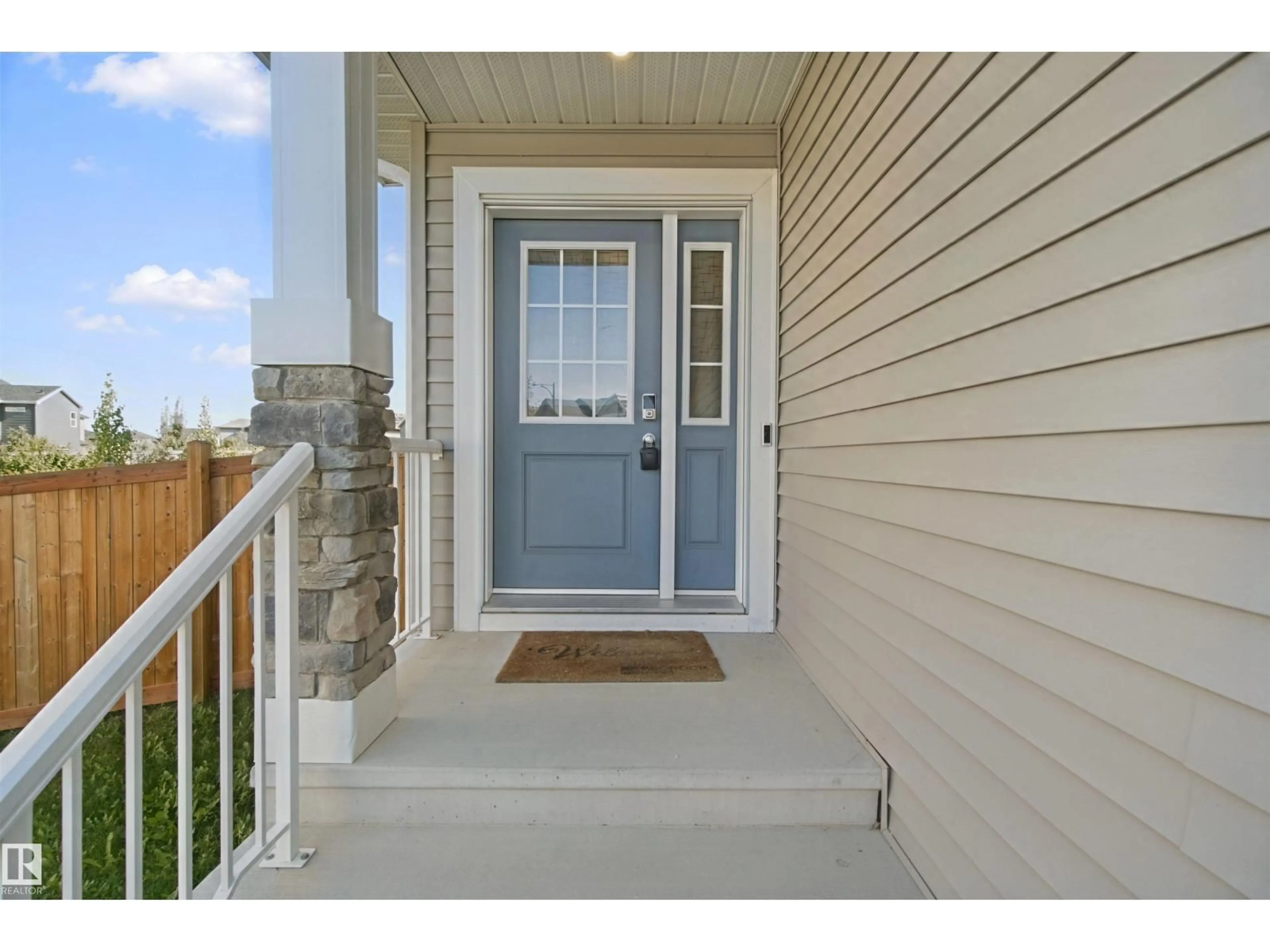 Indoor entryway for 7372 CHIVERS CR, Edmonton Alberta T6W4L9