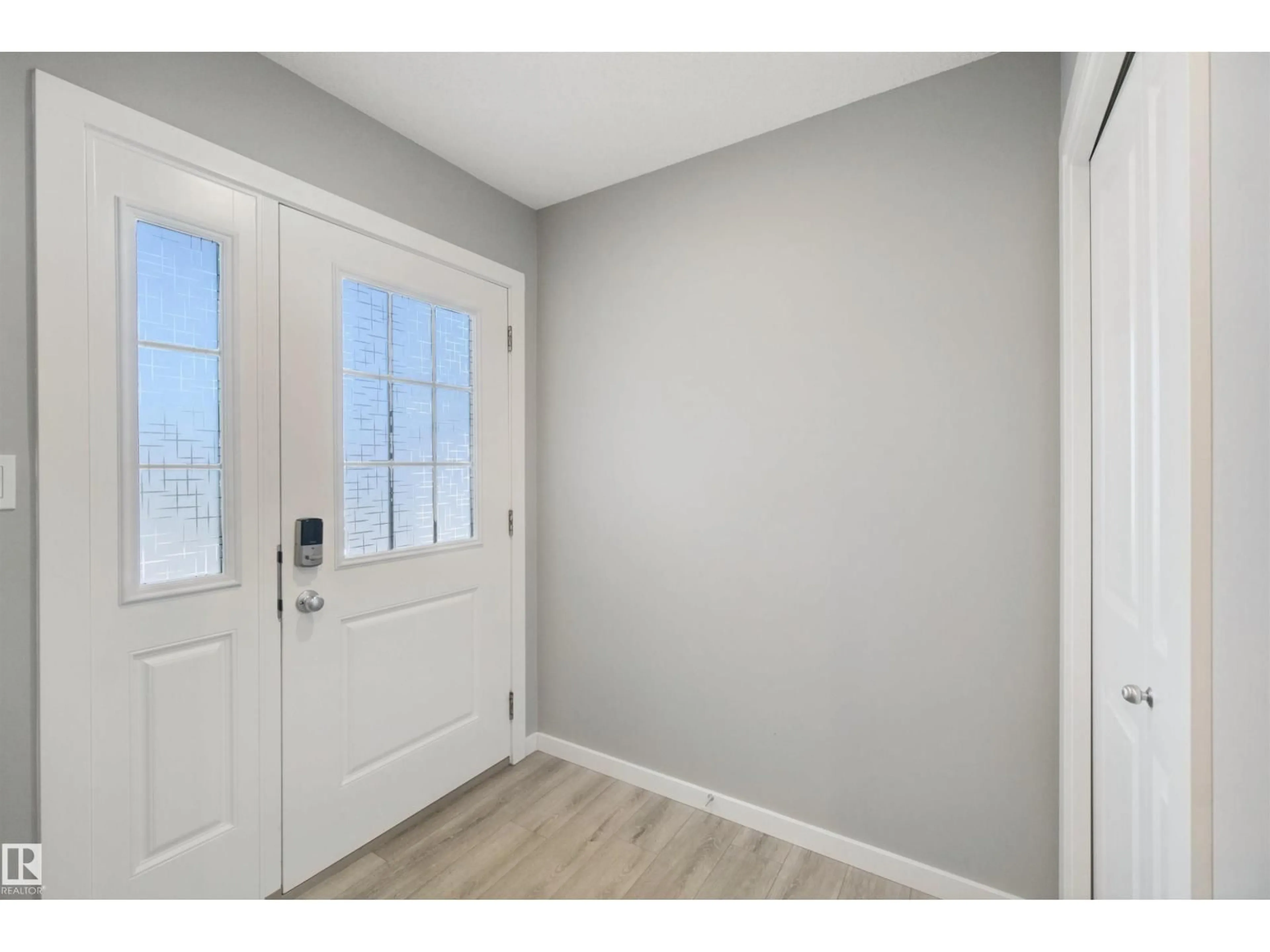 Indoor entryway for 7372 CHIVERS CR, Edmonton Alberta T6W4L9