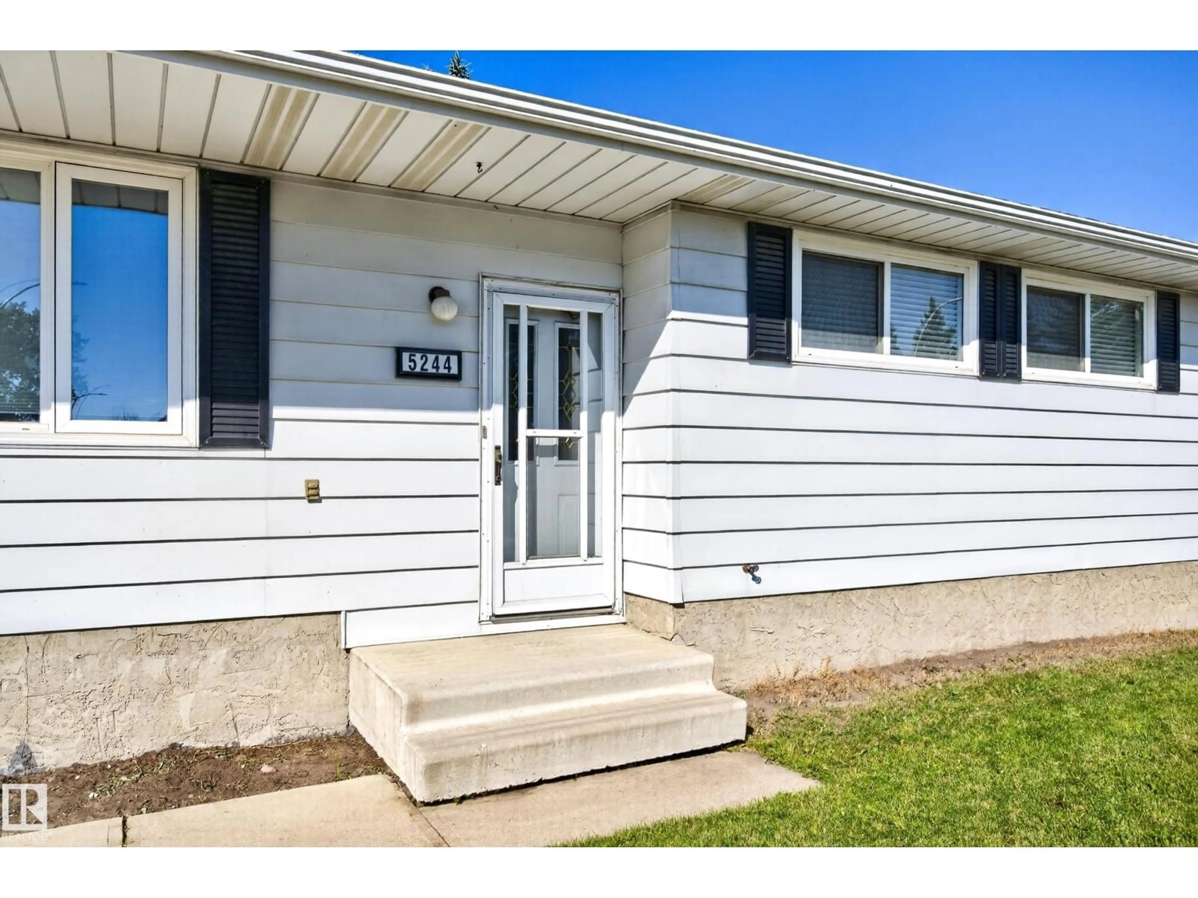 Home with vinyl exterior material, street for 5244 52 ST, Leduc Alberta T9E5P6