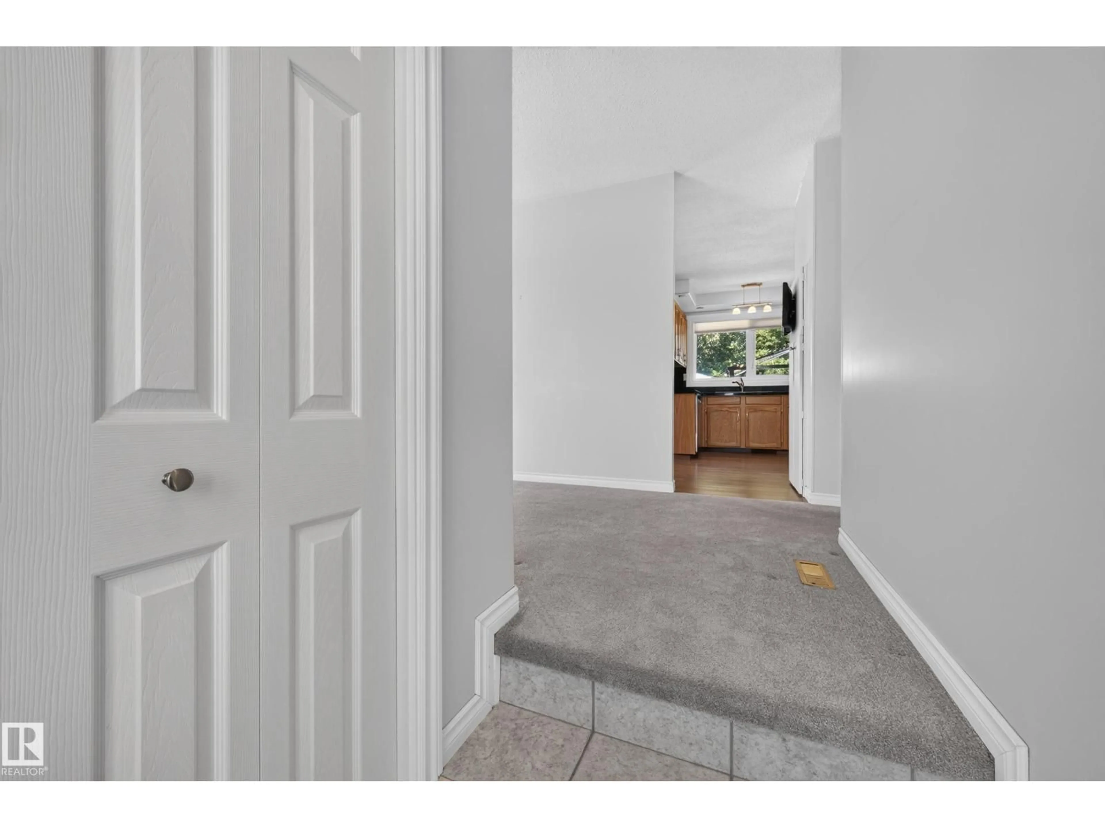 Indoor entryway for 5244 52 ST, Leduc Alberta T9E5P6
