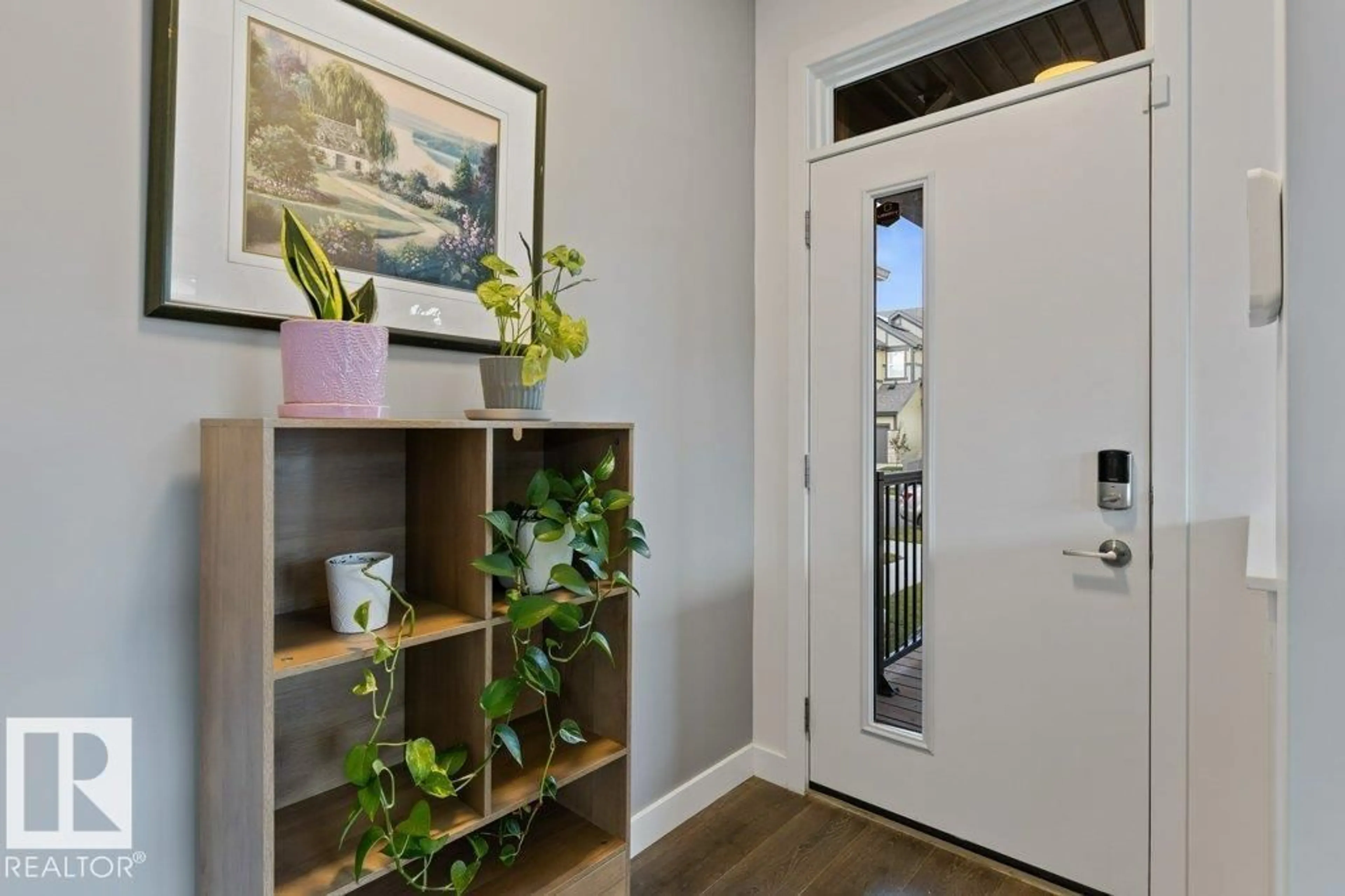 Indoor entryway for 24 NETTLE CR, St. Albert Alberta T8N7Z8