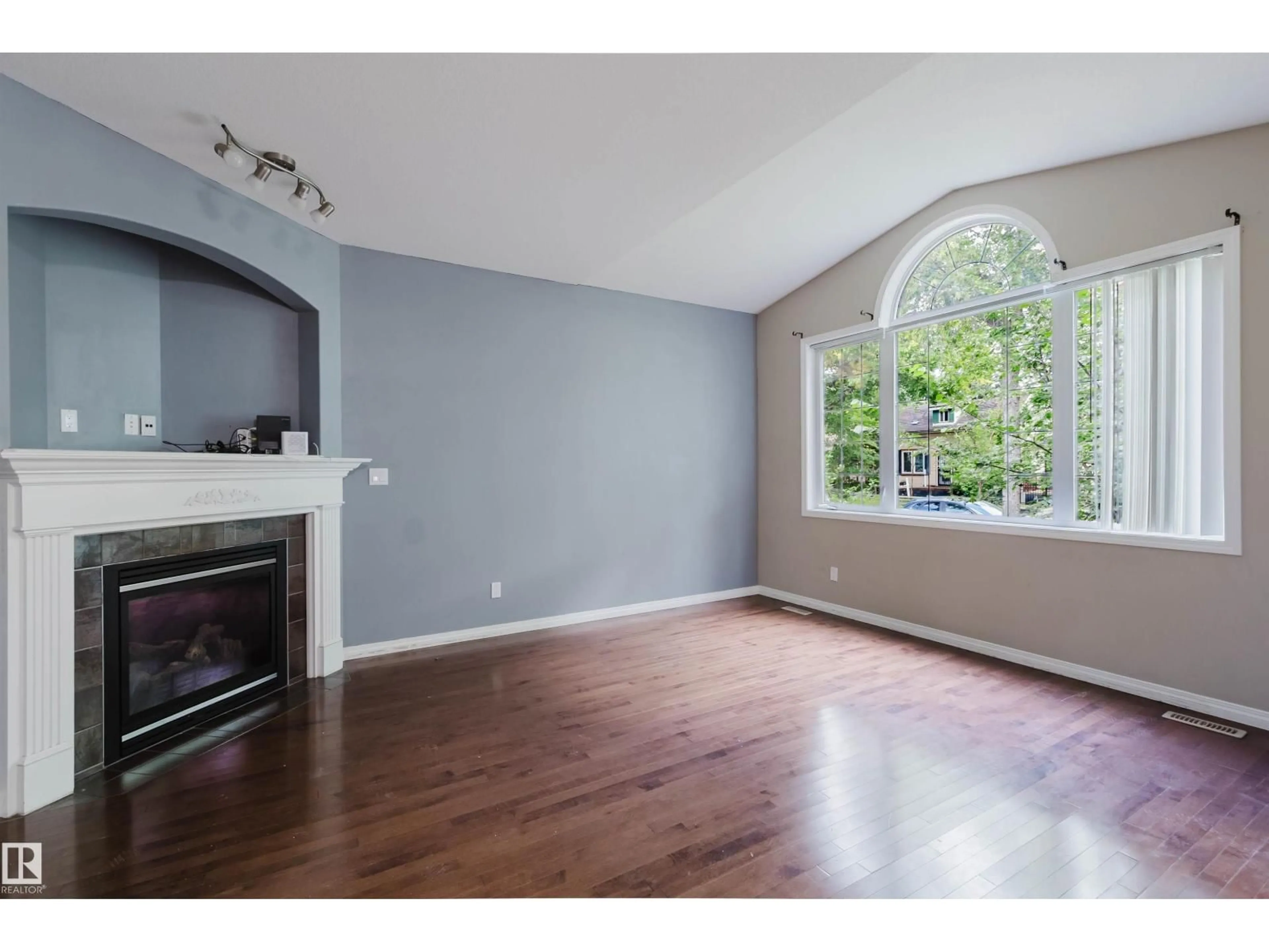 A pic of a room for 11608 96 ST, Edmonton Alberta T5G1T9