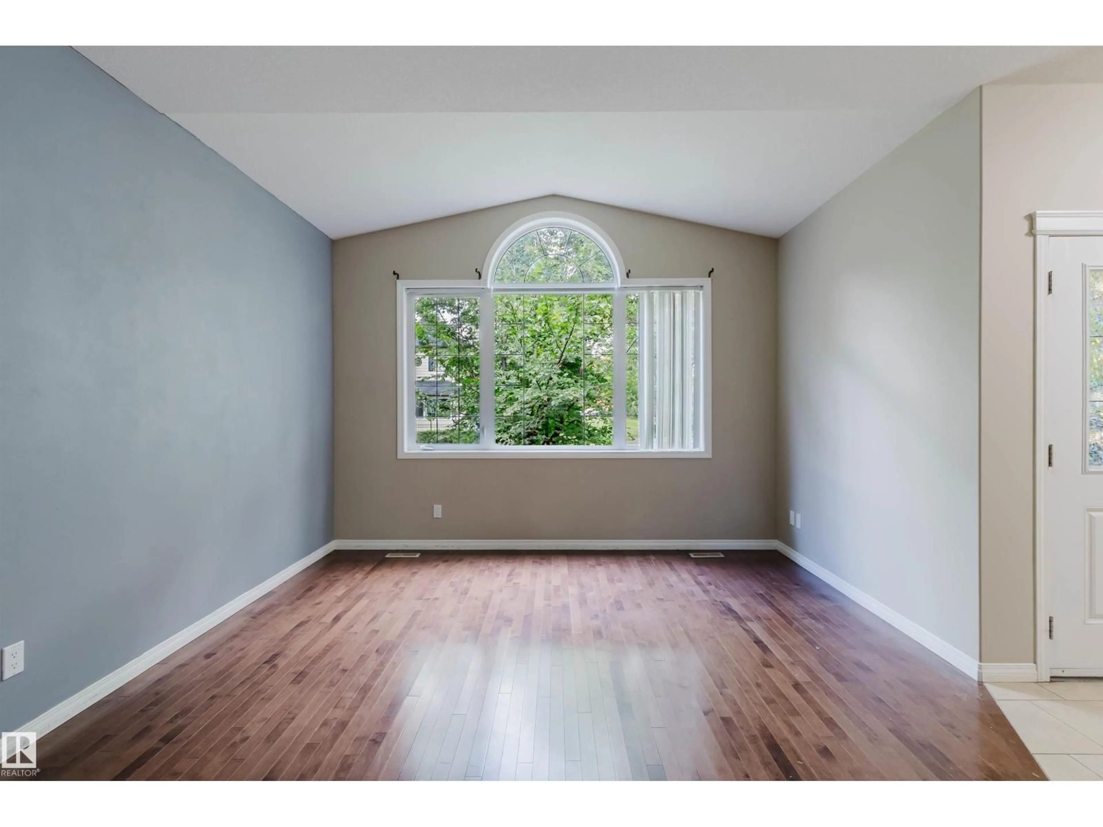 A pic of a room for 11608 96 ST, Edmonton Alberta T5G1T9