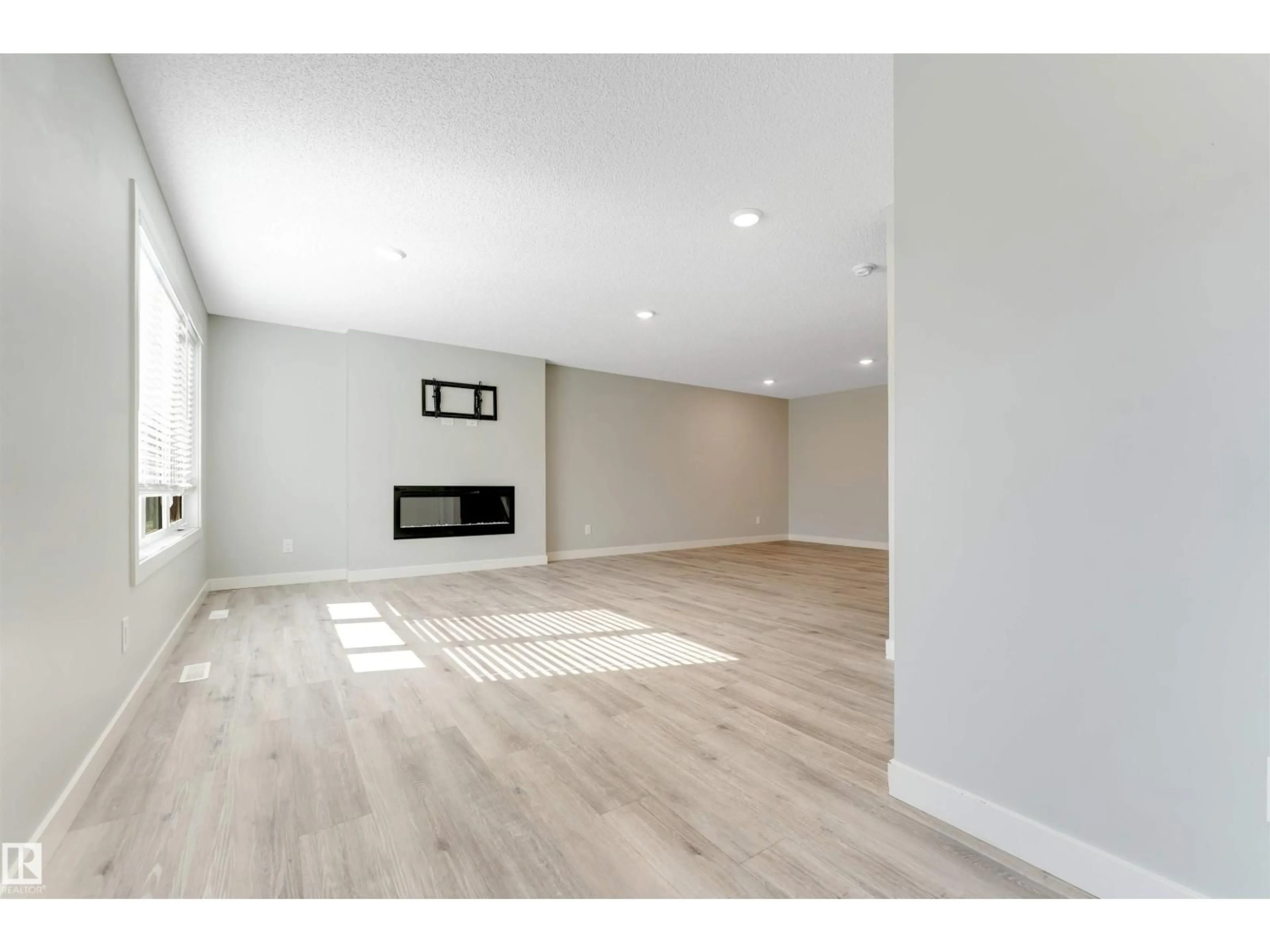 Unknown for 6466 177A AV, Edmonton Alberta T5Y3X2