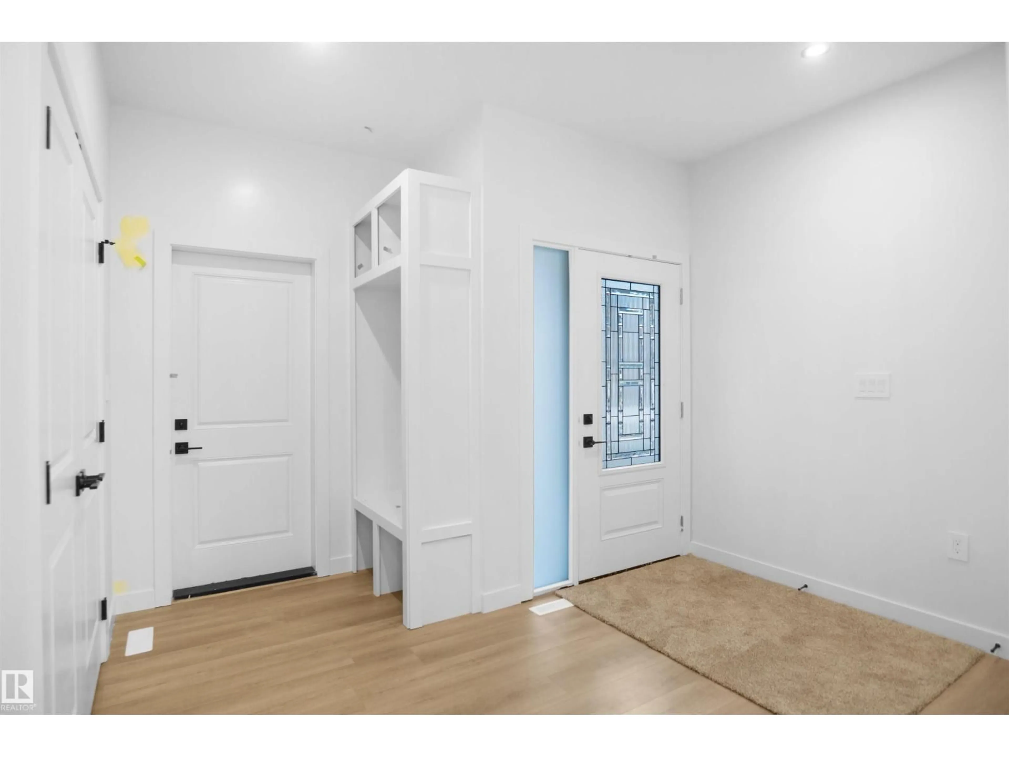Indoor entryway for 83 MEADOWGROVE LN, Spruce Grove Alberta T7X0W2
