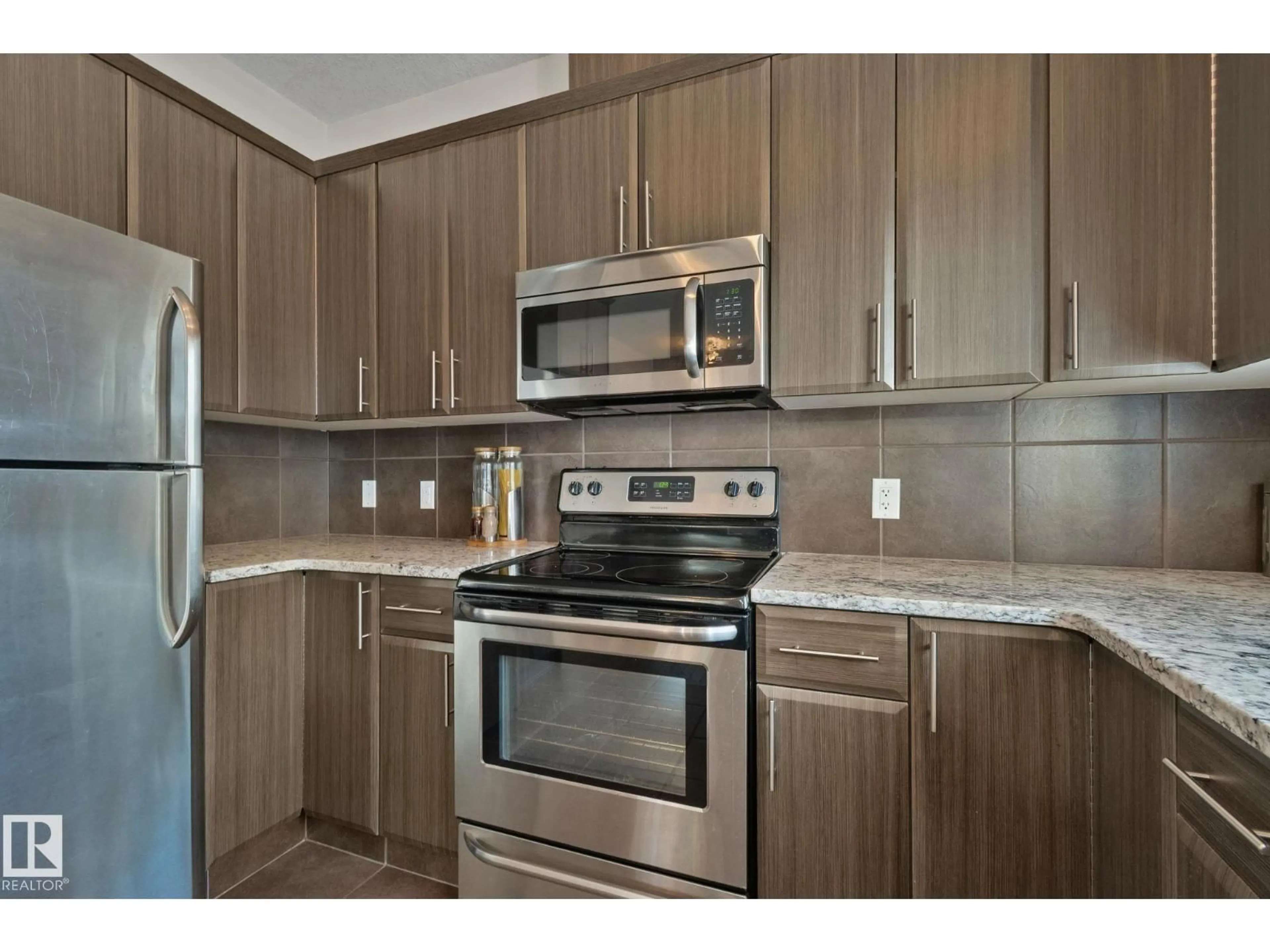 Standard kitchen, unknown for 17 - 450 MCCONACHIE WY, Edmonton Alberta T5Y0S8