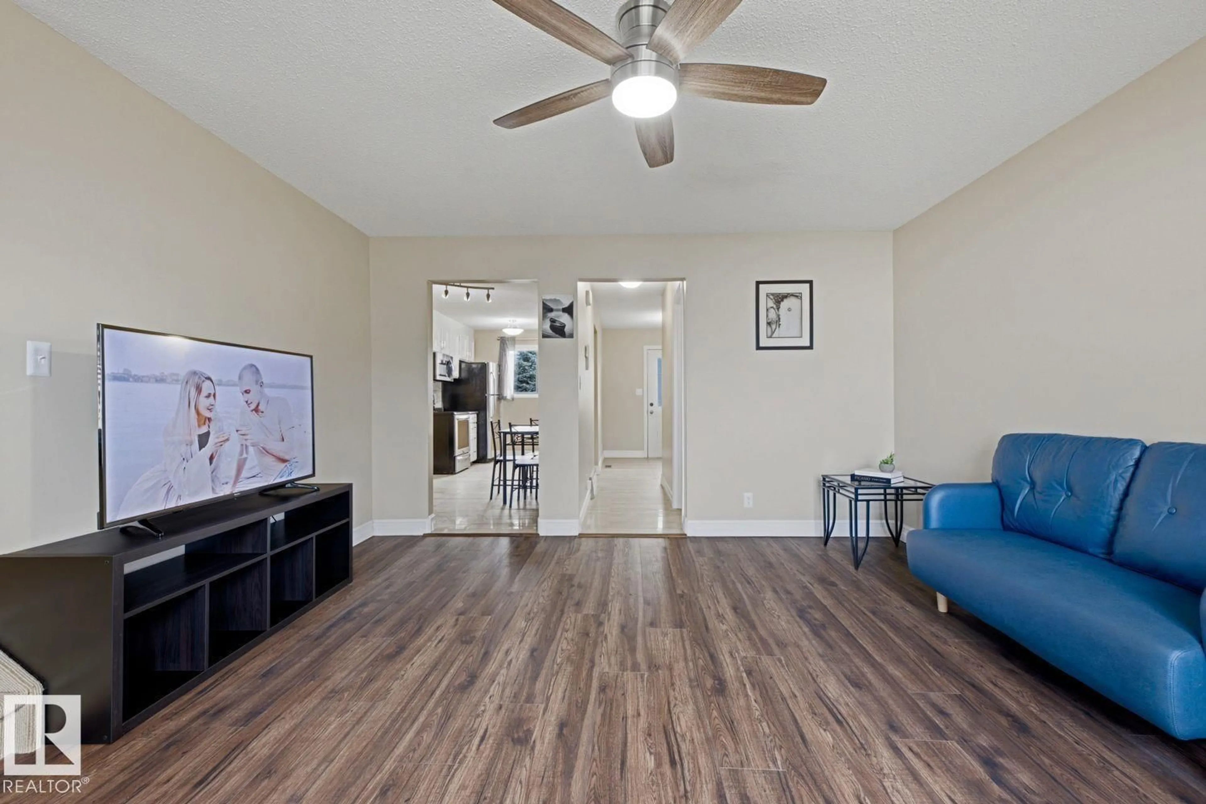 A pic of a room for 11317 22 AV, Edmonton Alberta T6J4V8