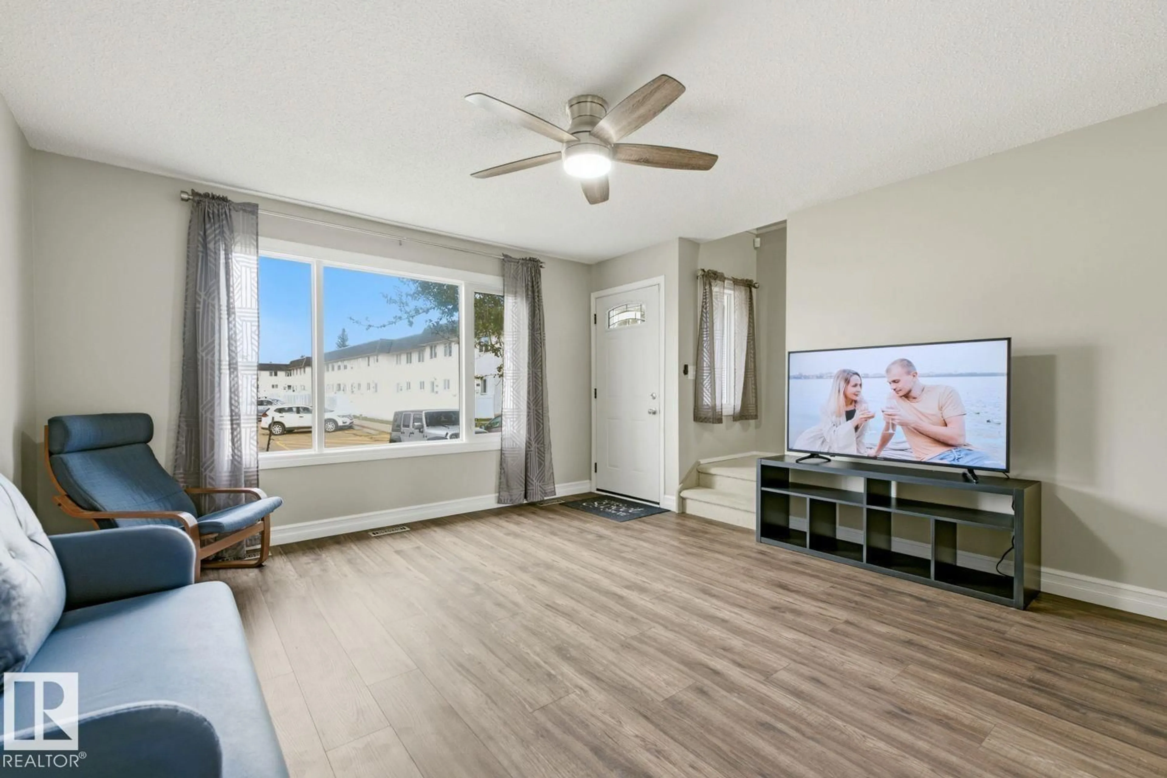 A pic of a room for 11317 22 AV, Edmonton Alberta T6J4V8