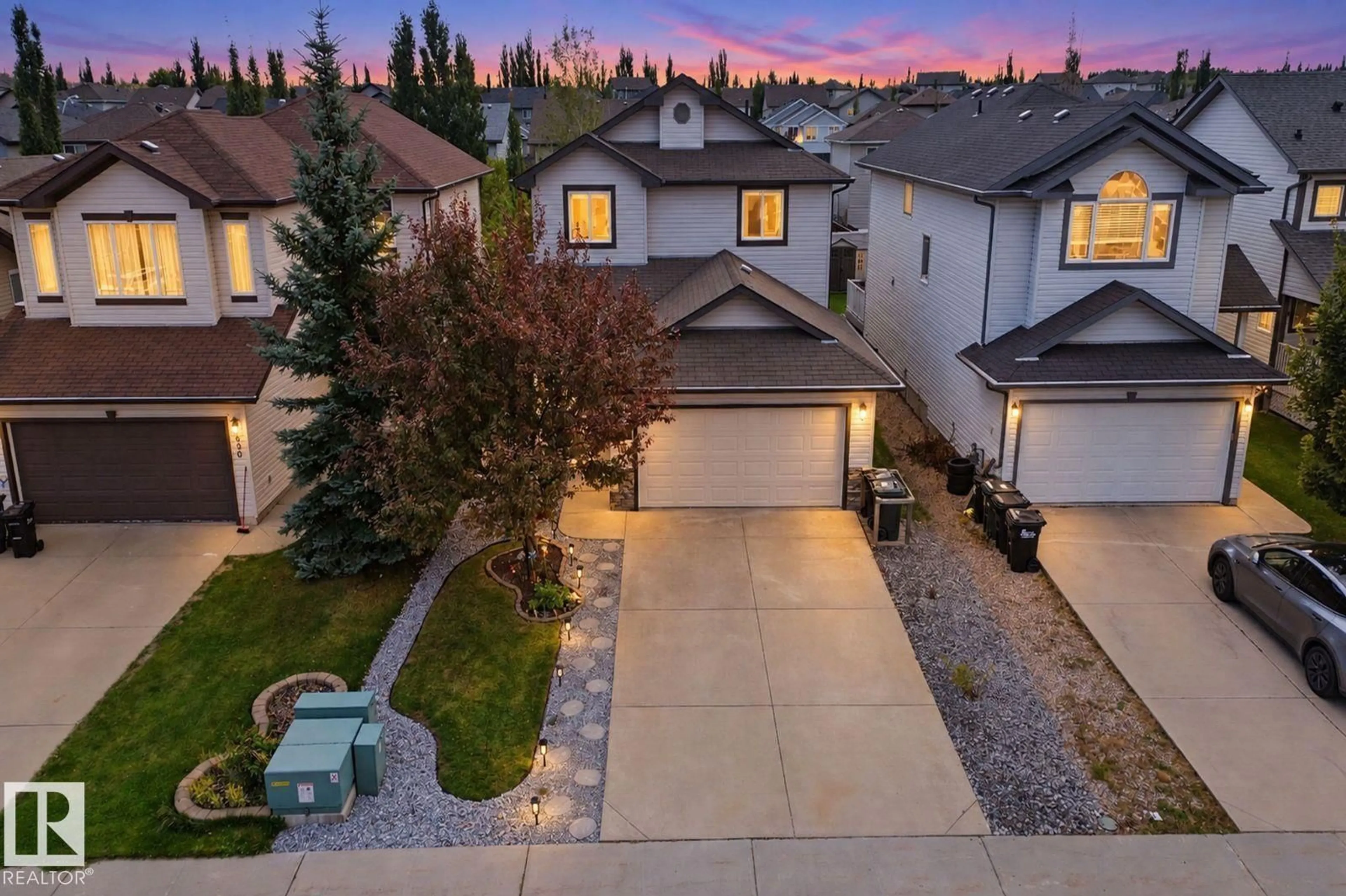 A pic from outside/outdoor area/front of a property/back of a property/a pic from drone, street for 628 FOXTAIL LN, Sherwood Park Alberta T8A4P2