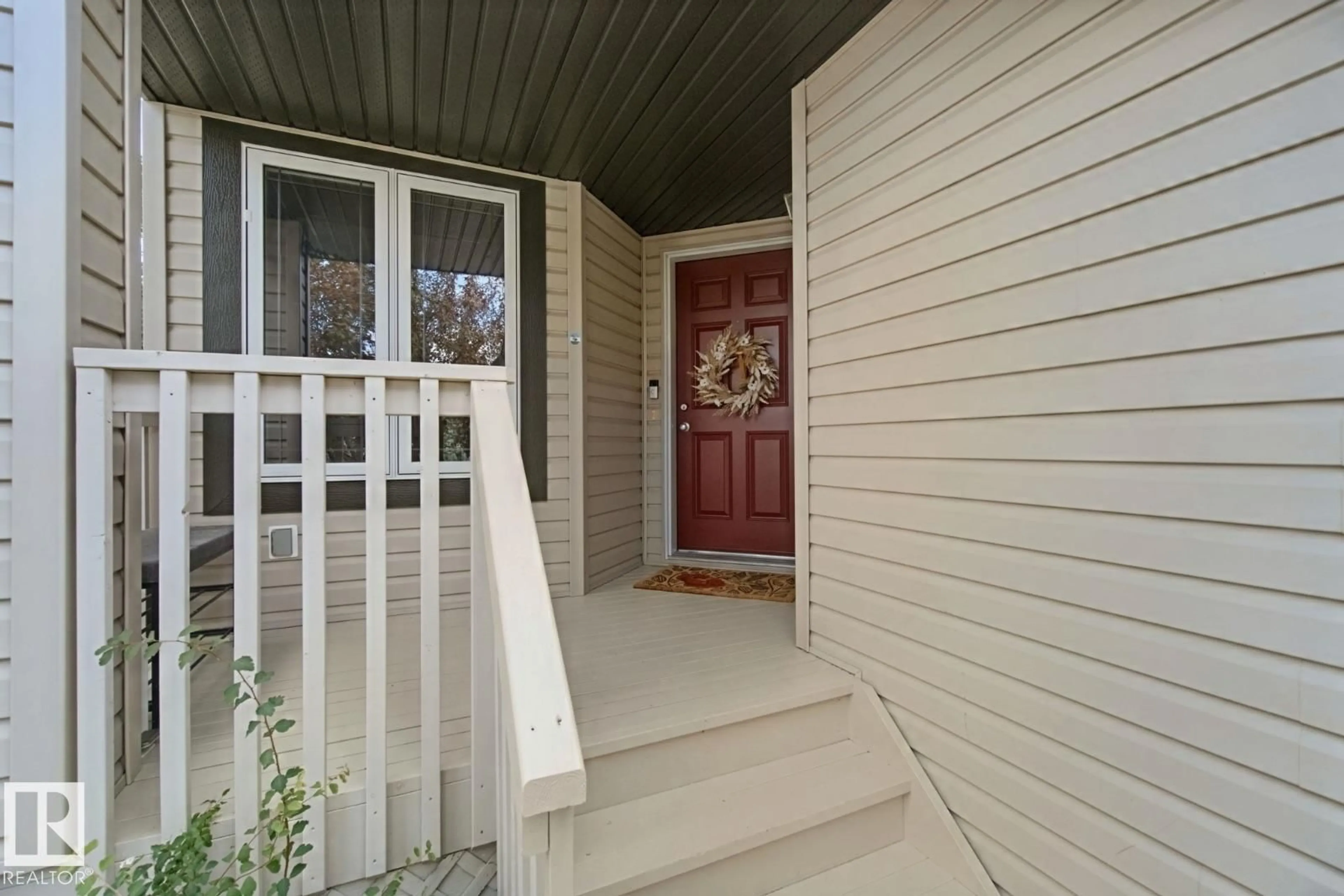 Indoor entryway for 628 FOXTAIL LN, Sherwood Park Alberta T8A4P2