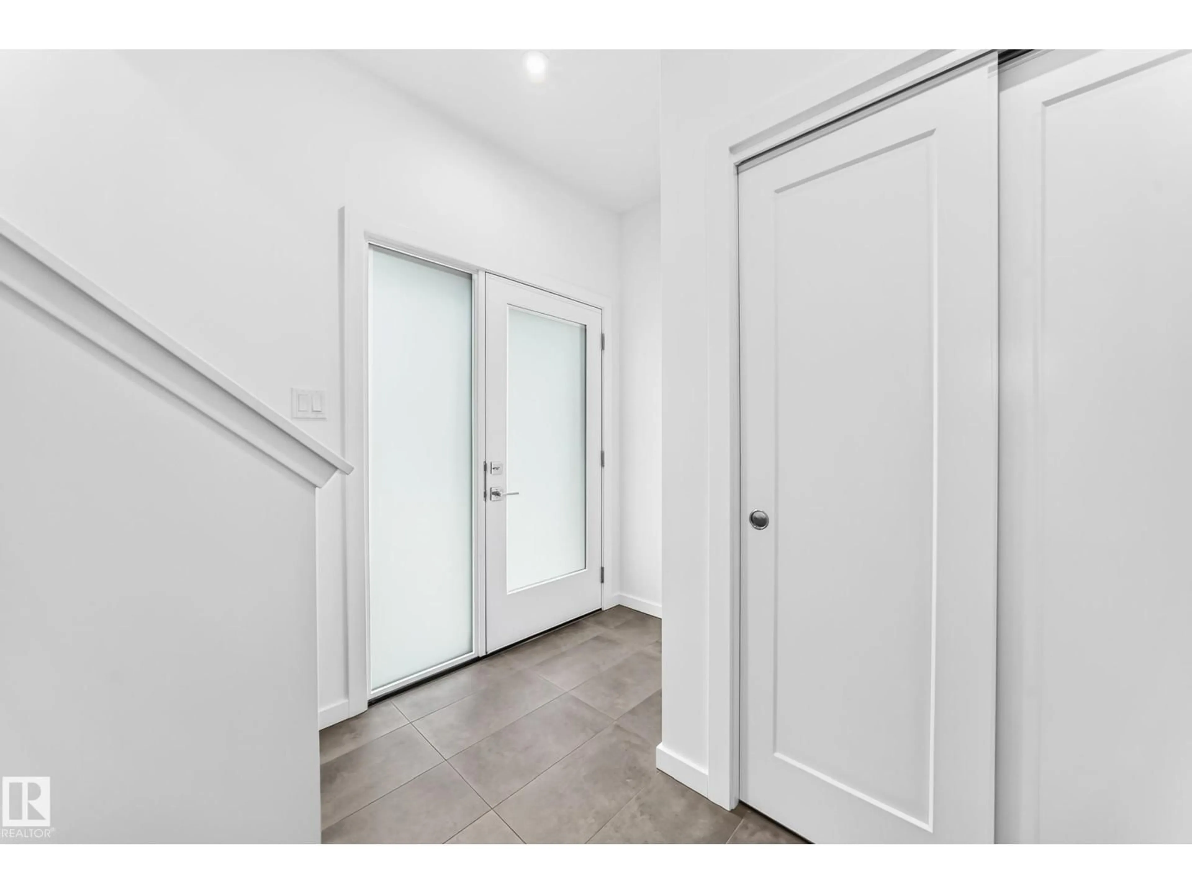 Indoor entryway for 5 - 62 RONDEAU DR, St. Albert Alberta T8N7X8