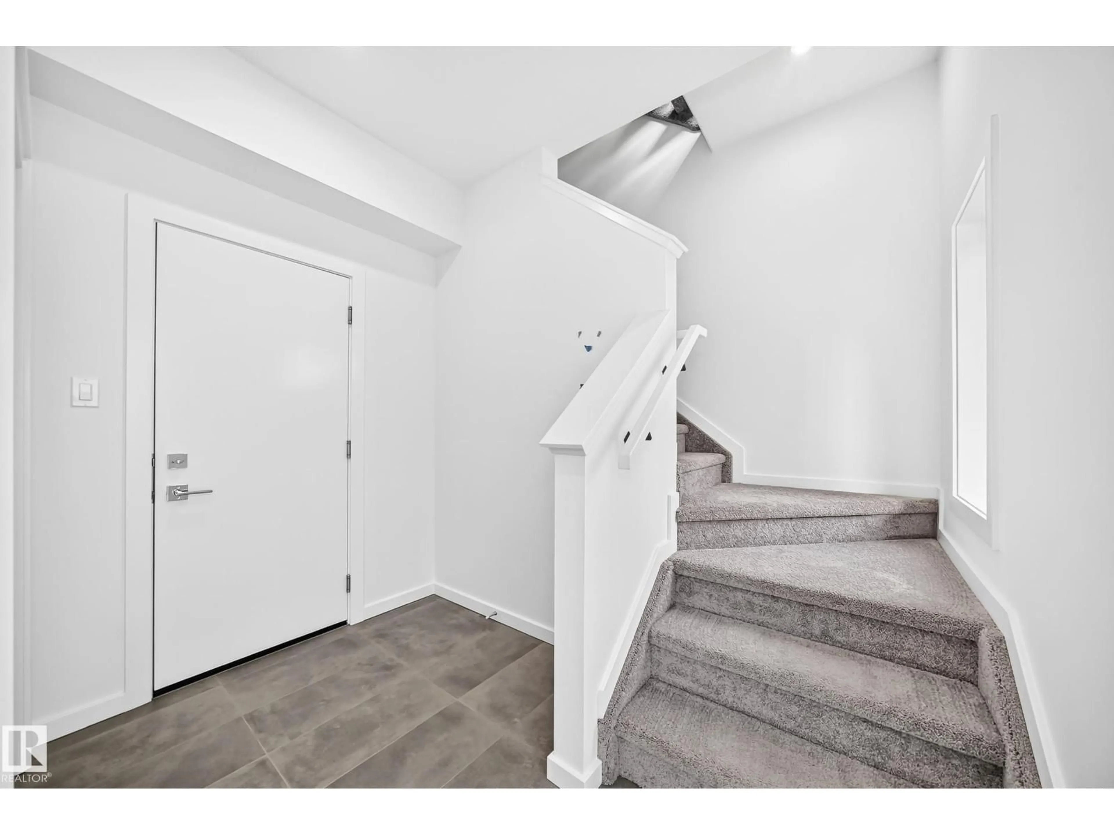 Indoor entryway for 5 - 62 RONDEAU DR, St. Albert Alberta T8N7X8