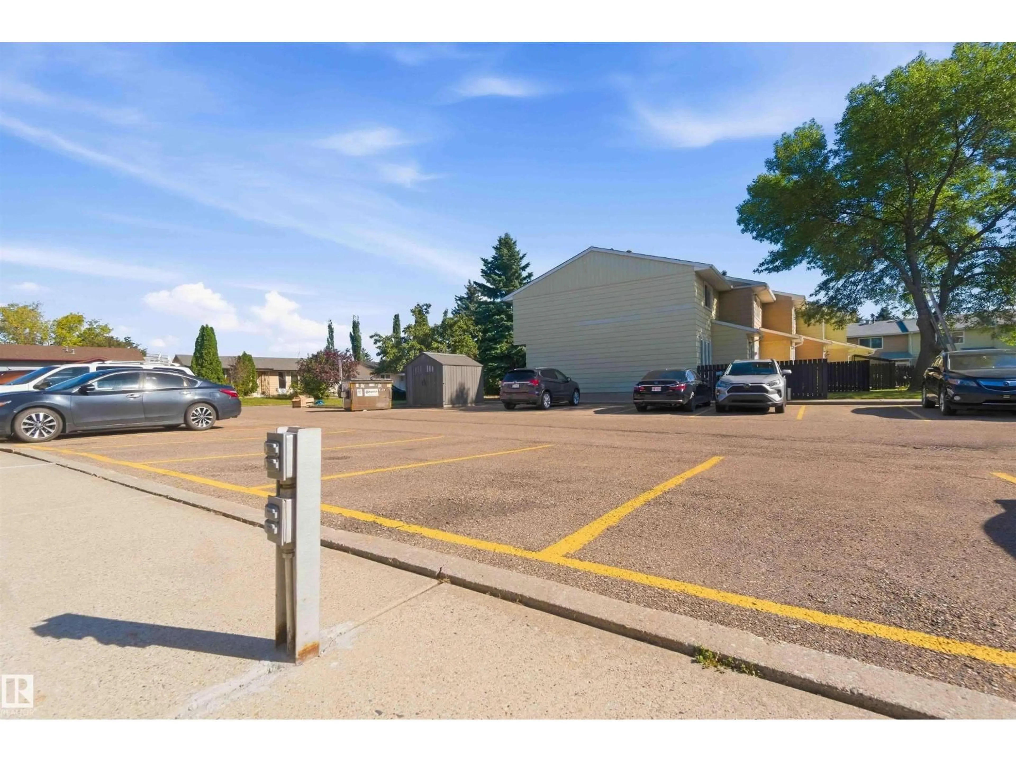 Parking for 17351 85 AV, Edmonton Alberta T5T0P7